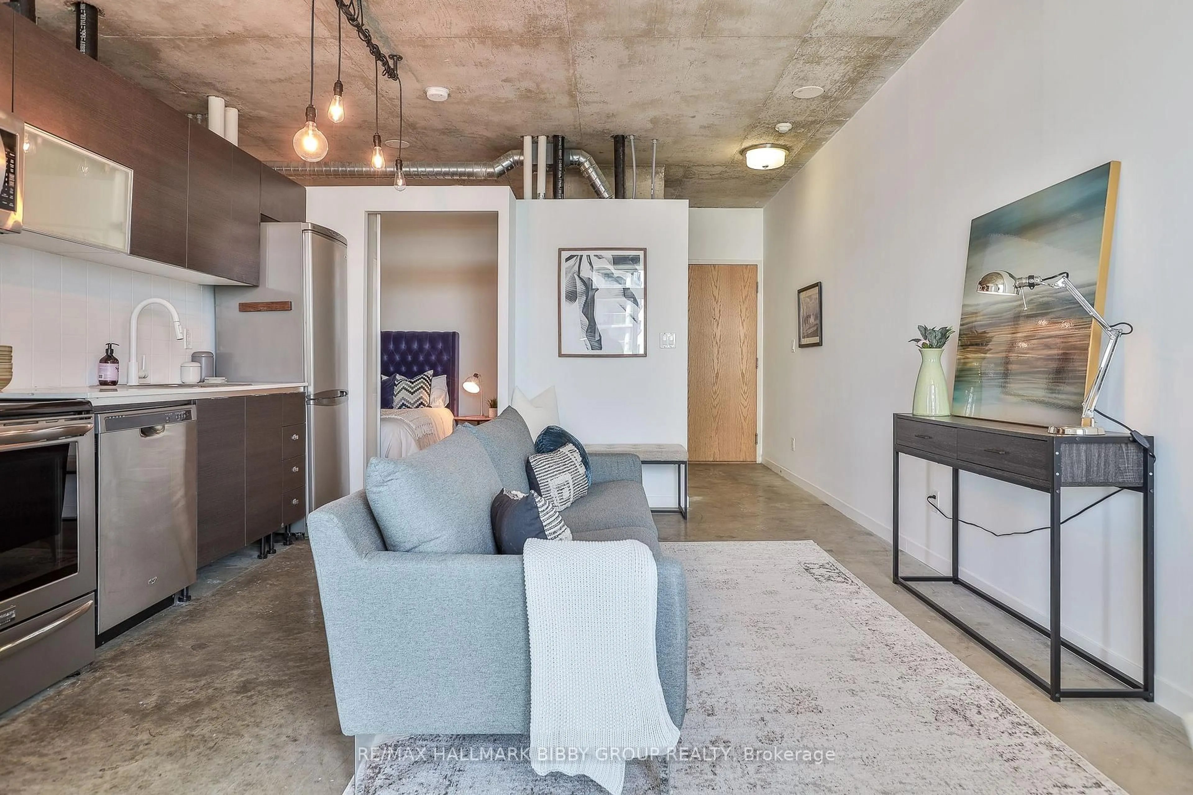 Living room with furniture, cement floor for 150 Sudbury St #1403, Toronto Ontario M6J 3S8