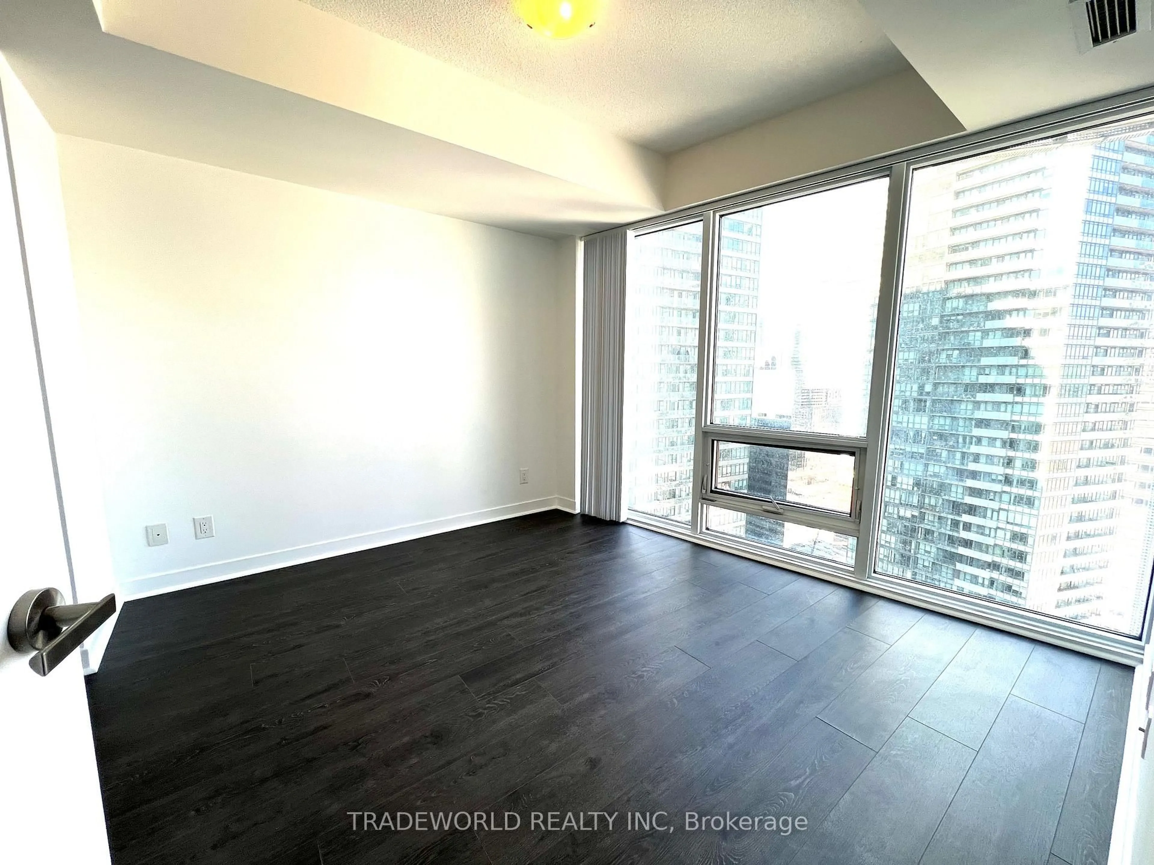 A pic of a room for 100 Harbour St #4203, Toronto Ontario M5J 0B5