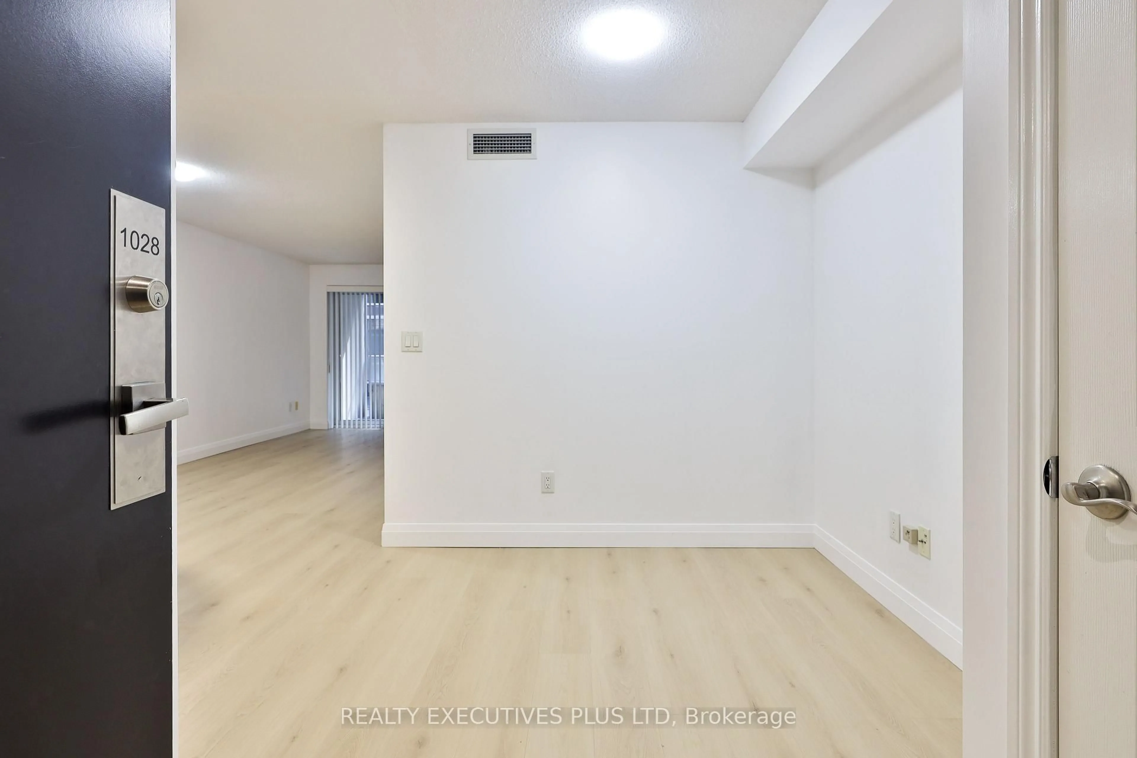 A pic of a room for 250 Wellington St #1028, Toronto Ontario M5V 3P6