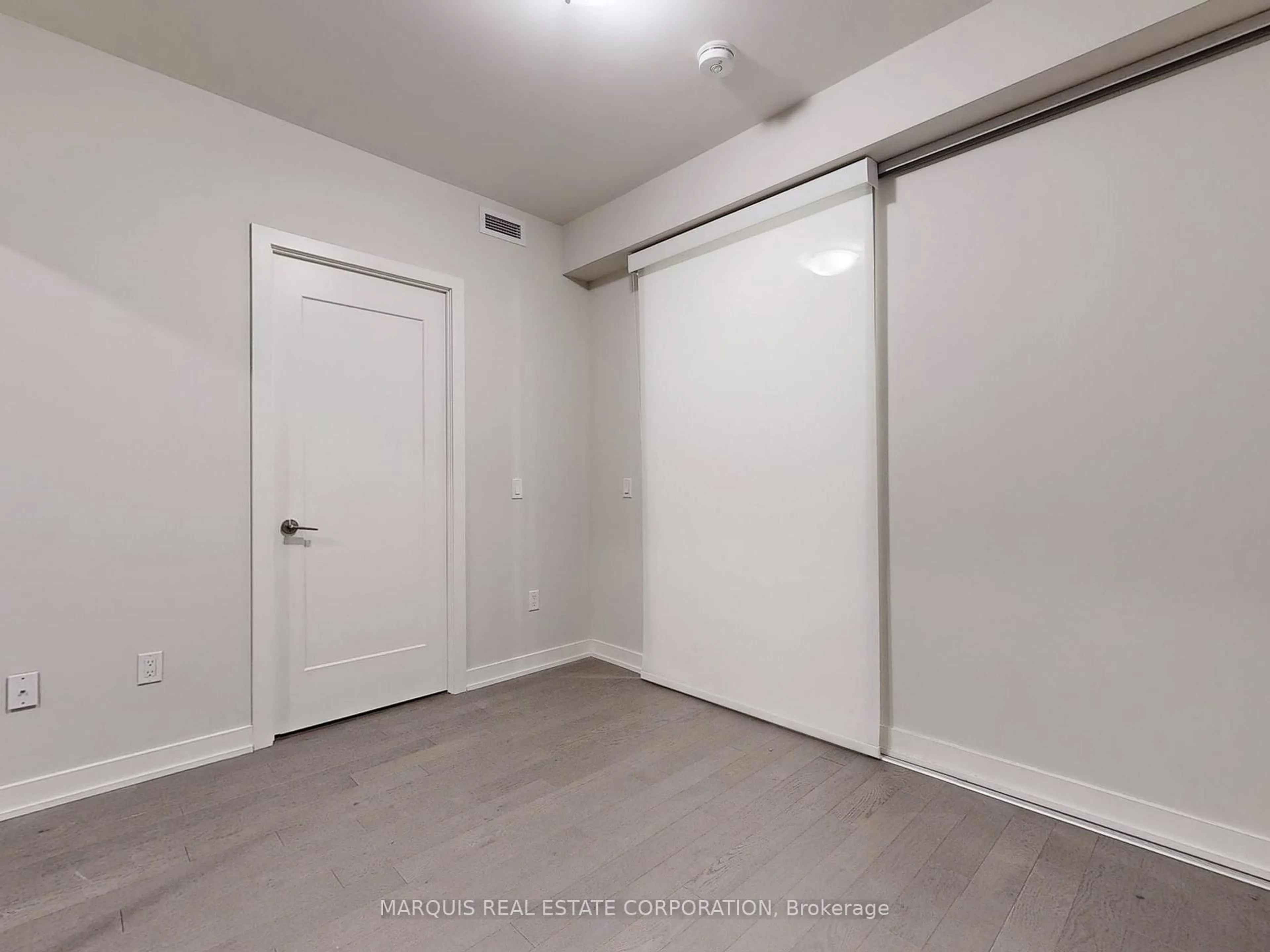 A pic of a room for 330 Richmond St #505, Toronto Ontario M5V 0M4