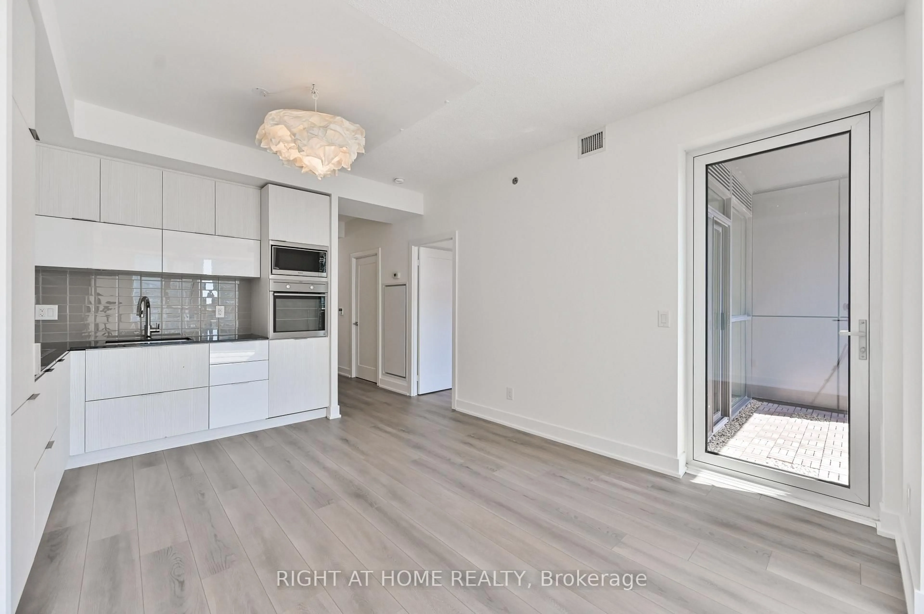 A pic of a room for 318 Richmond St #3506, Toronto Ontario M5V 0B4