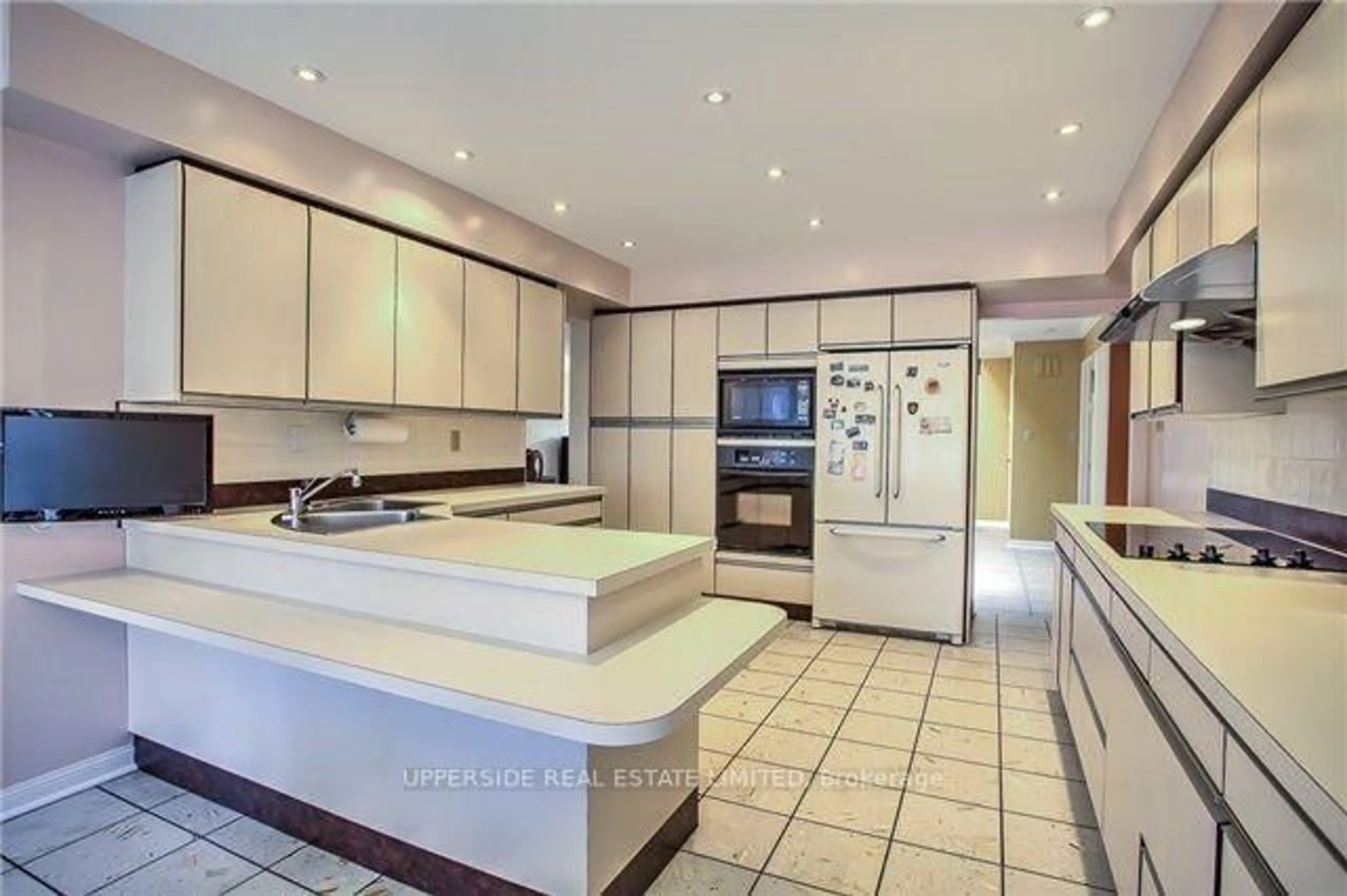 Unknown for 252 Fisherville Rd, Toronto Ontario M2R 3C5