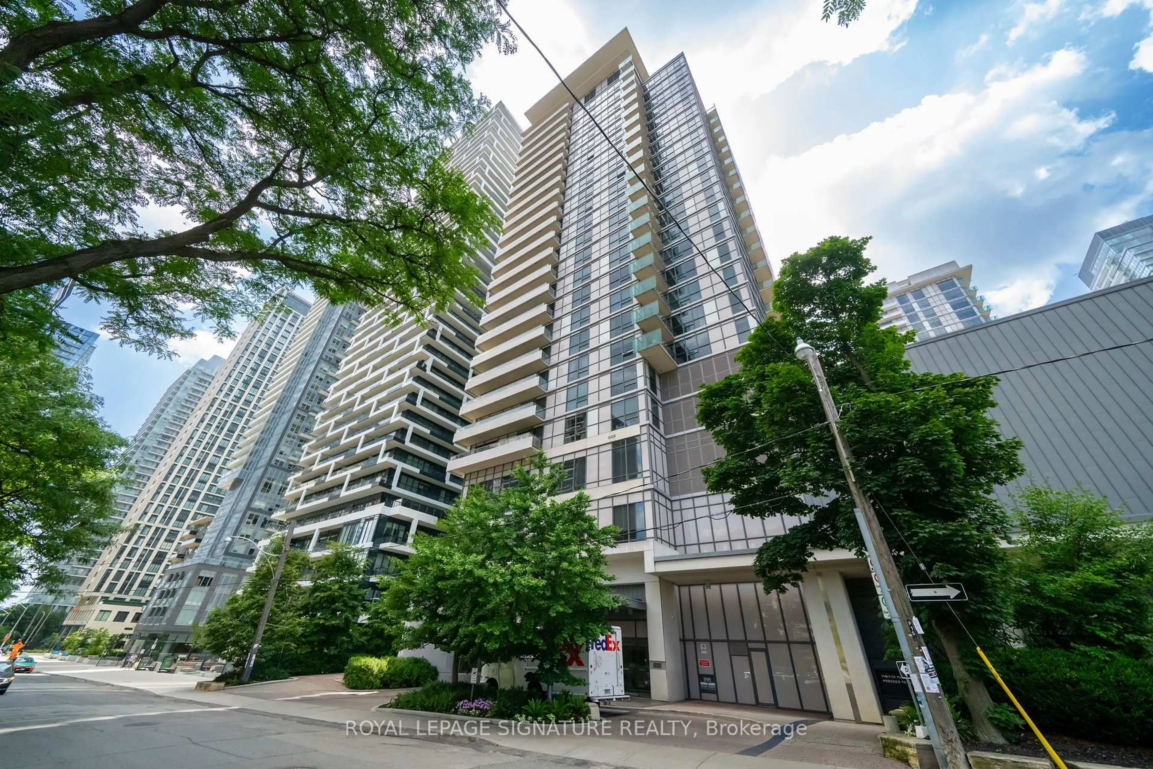 Indoor foyer for 25 Broadway Ave #1901, Toronto Ontario M4P 1T7