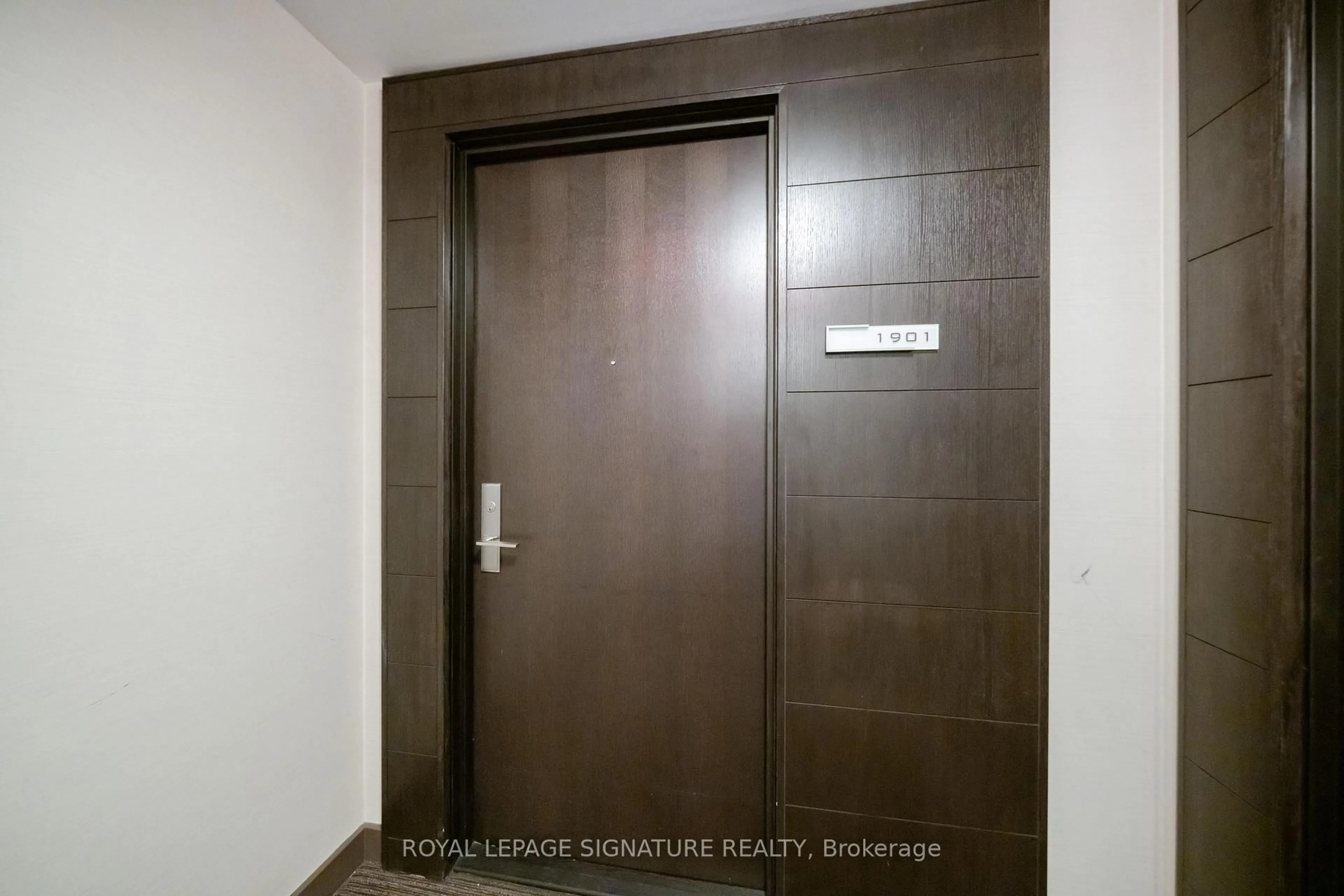 Indoor foyer for 25 Broadway Ave #1901, Toronto Ontario M4P 1T7
