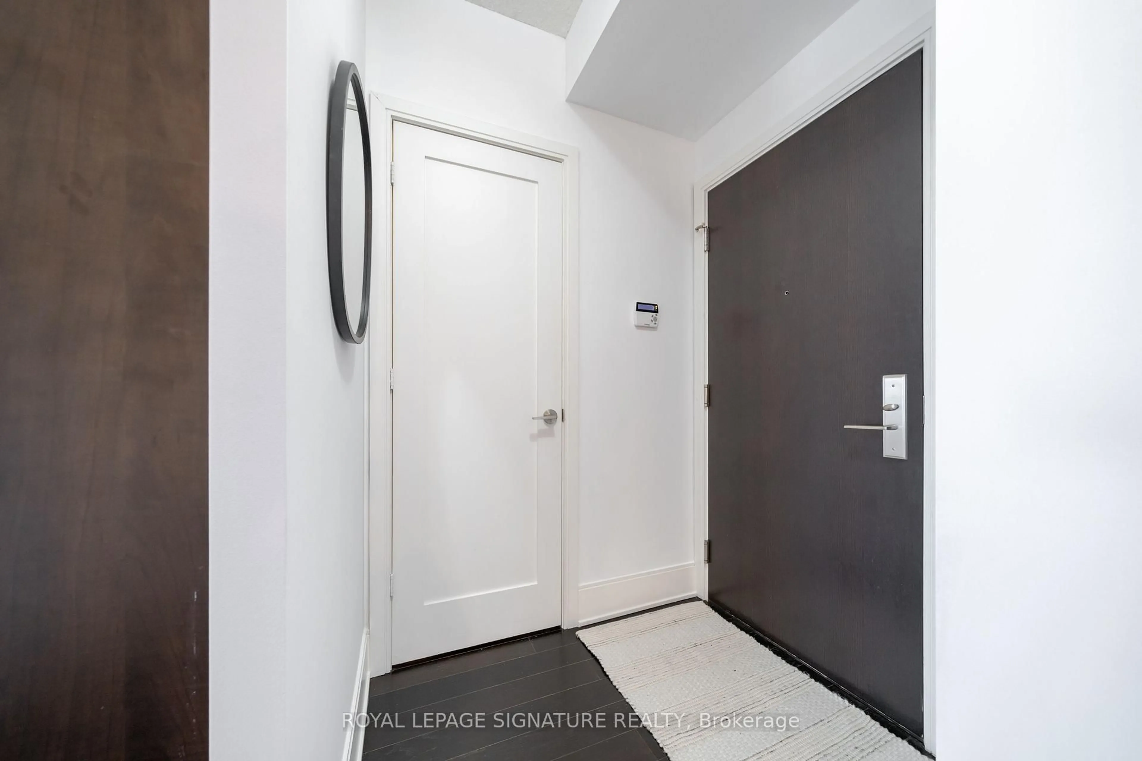 Indoor entryway for 25 Broadway Ave #1901, Toronto Ontario M4P 1T7
