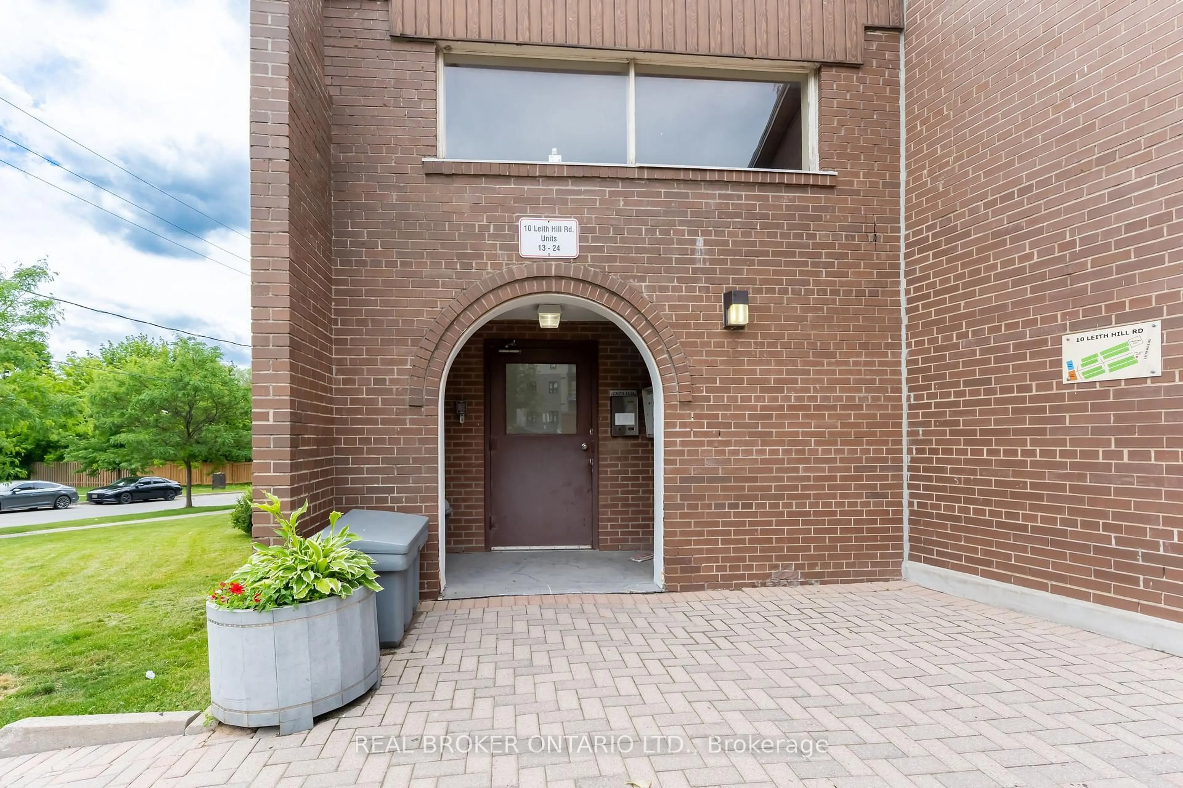 Indoor foyer for 10 Leith Hill Rd #15, Toronto Ontario M2J 1Z2