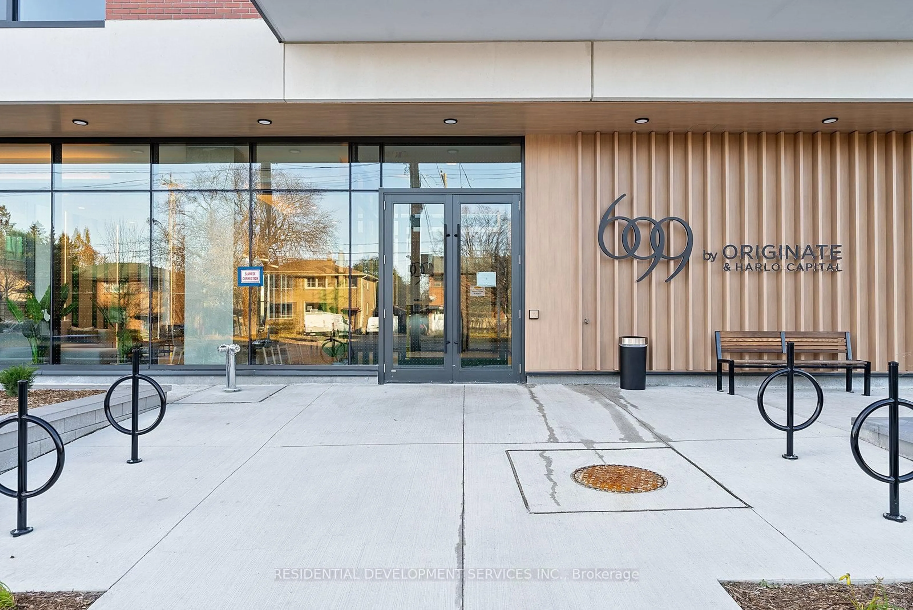 Indoor foyer for 699 Sheppard Ave #1111, Toronto Ontario M2K 0J5
