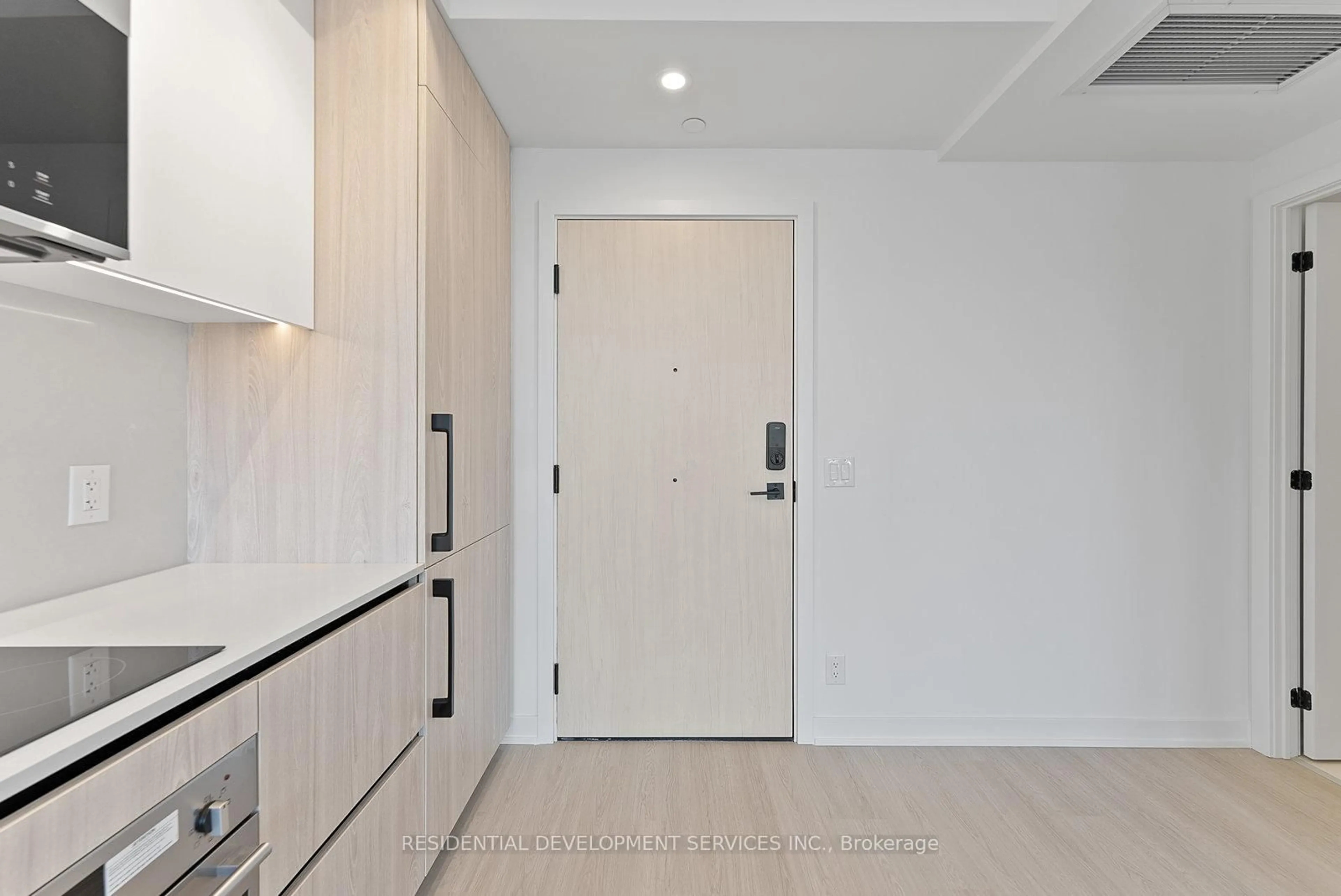 Indoor entryway for 699 Sheppard Ave #1111, Toronto Ontario M2K 0J5