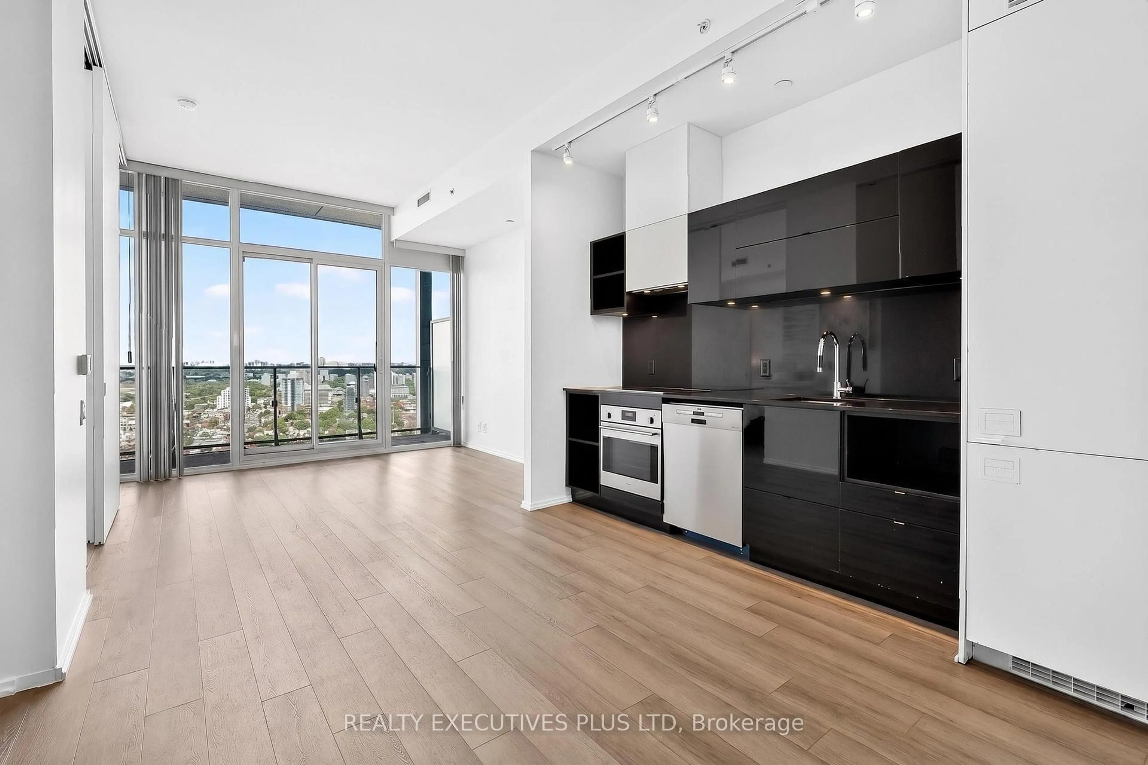 Open concept kitchen, unknown for 125 Peter St #3604, Toronto Ontario M5V 0M2