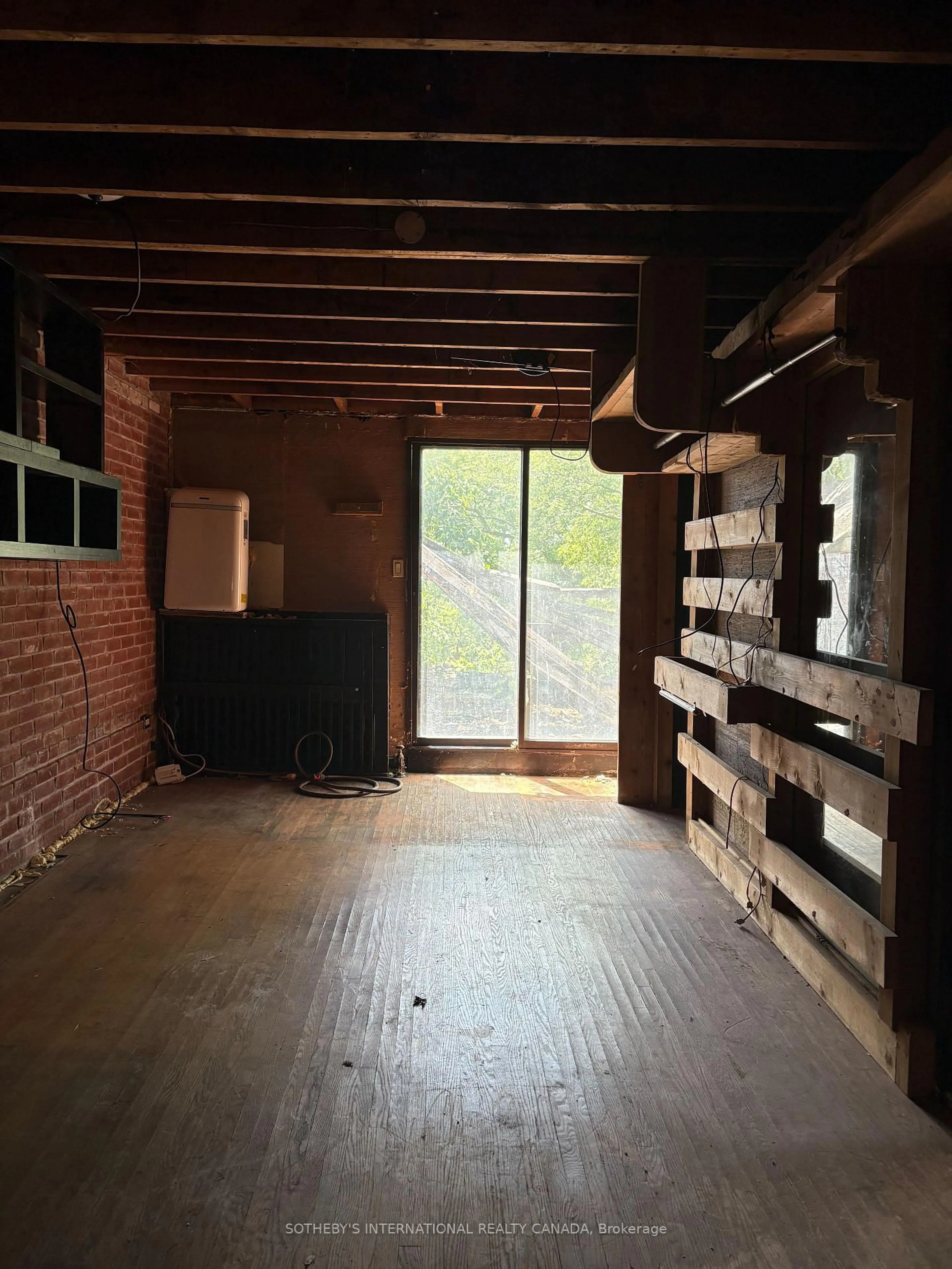 A pic of a room for 278 Avenue Rd, Toronto Ontario M4G 1G4