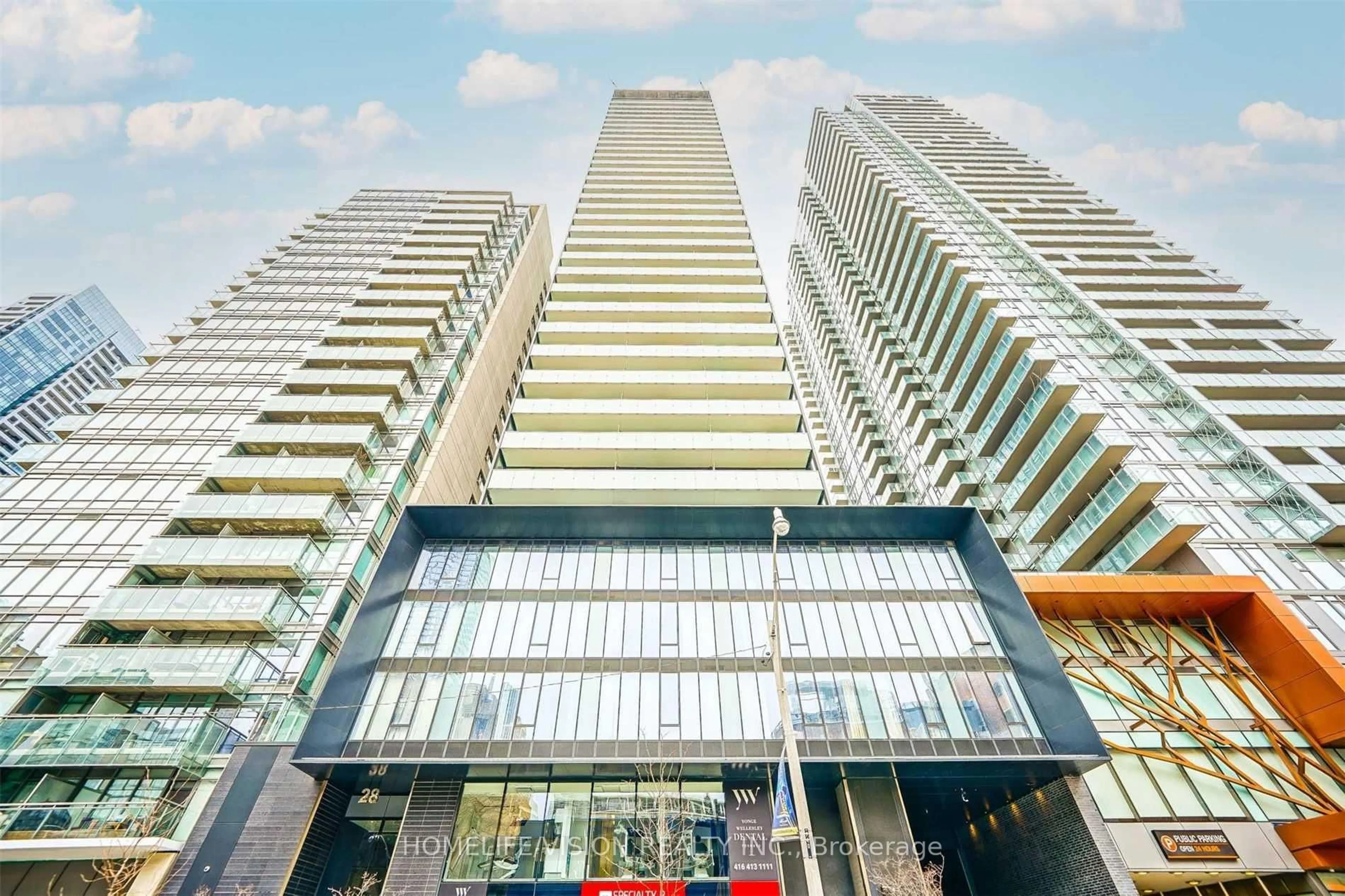 Indoor foyer for 28 Wellesley St #301, Toronto Ontario M4Y 1T1