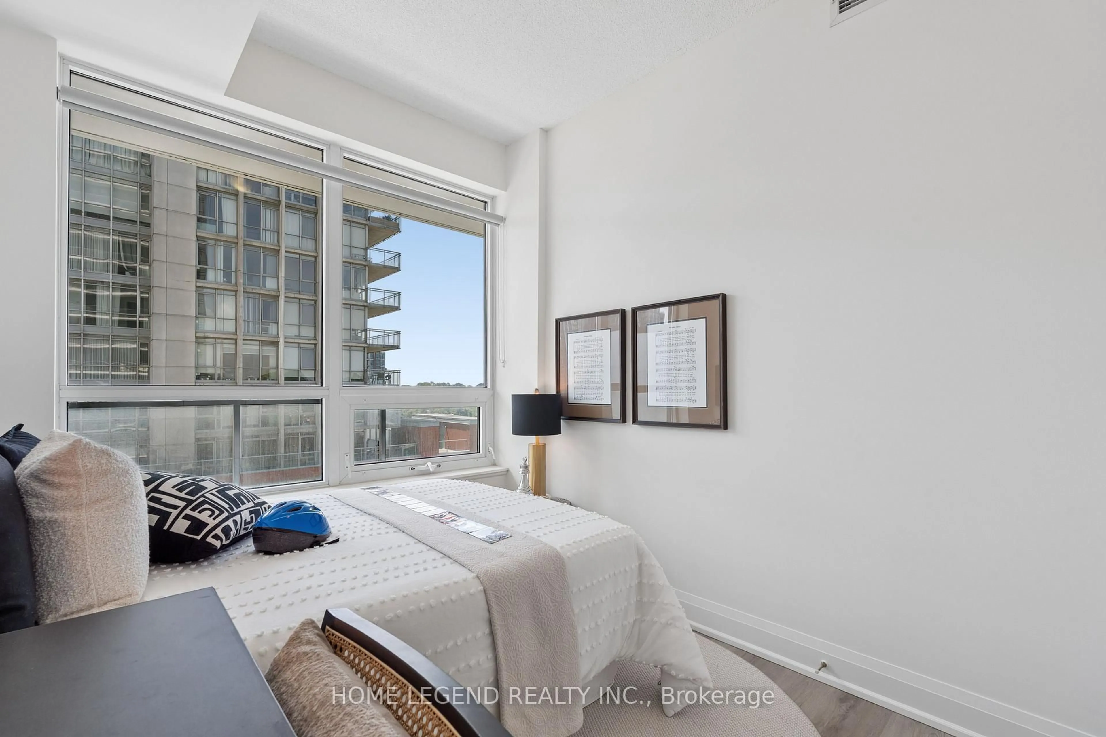 Bedroom with bed, unknown for 68 Canterbury Pl #605, Toronto Ontario M2N 0H8