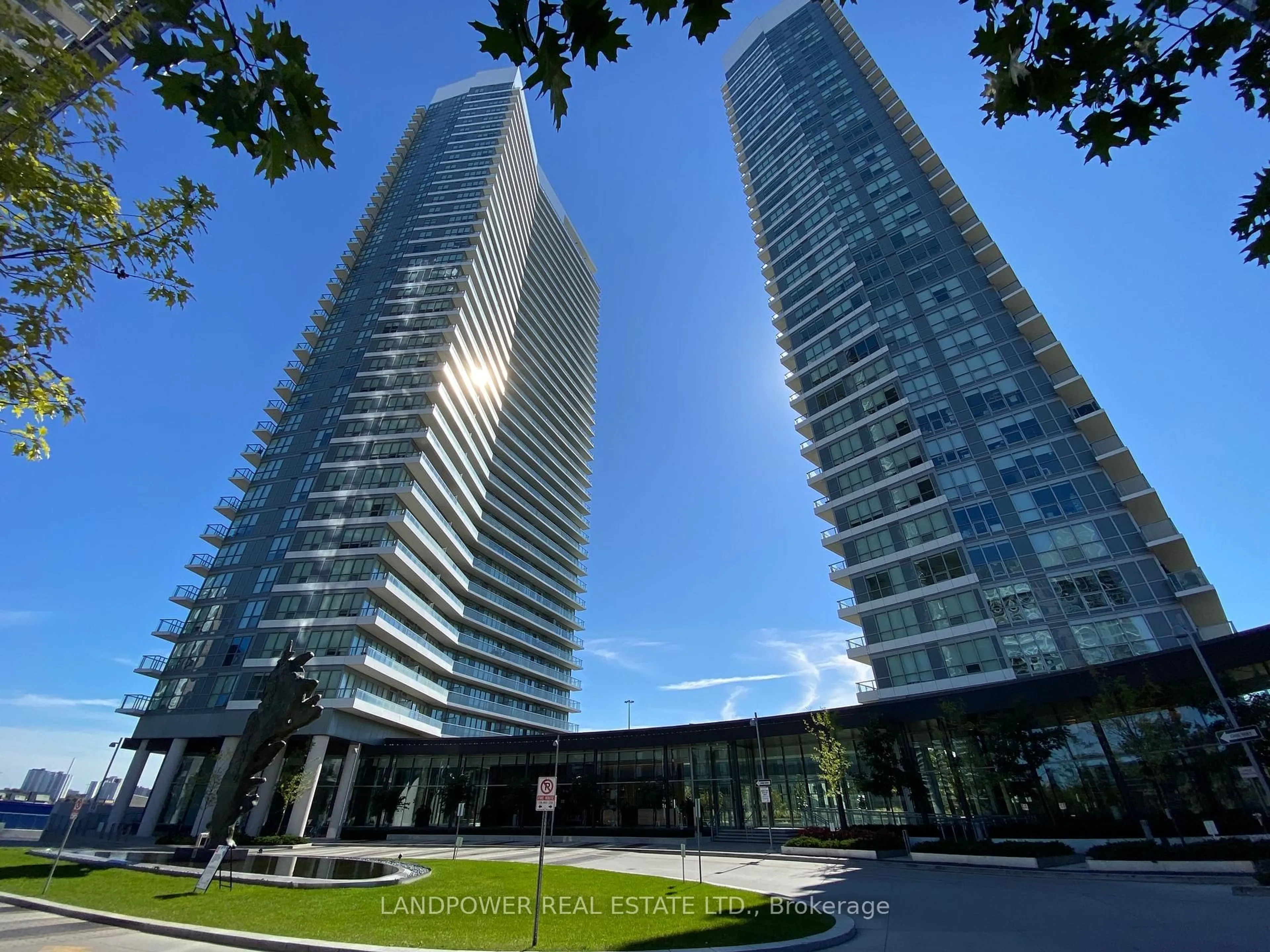 Indoor foyer for 115 McMahon Dr #PH 10, Toronto Ontario M2K 0E3