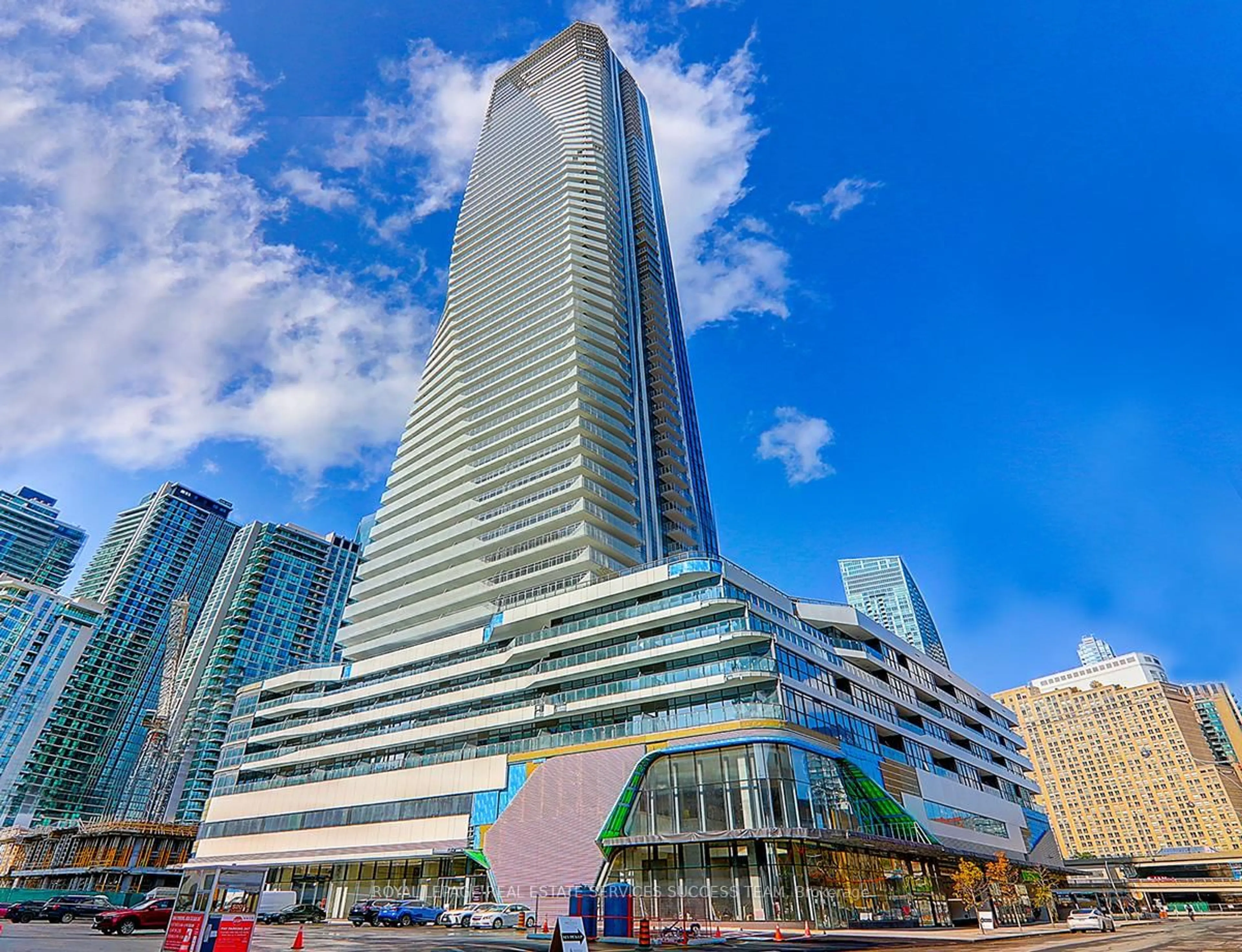 Indoor foyer for 28 Freeland St #4404, Toronto Ontario M5E 1L7