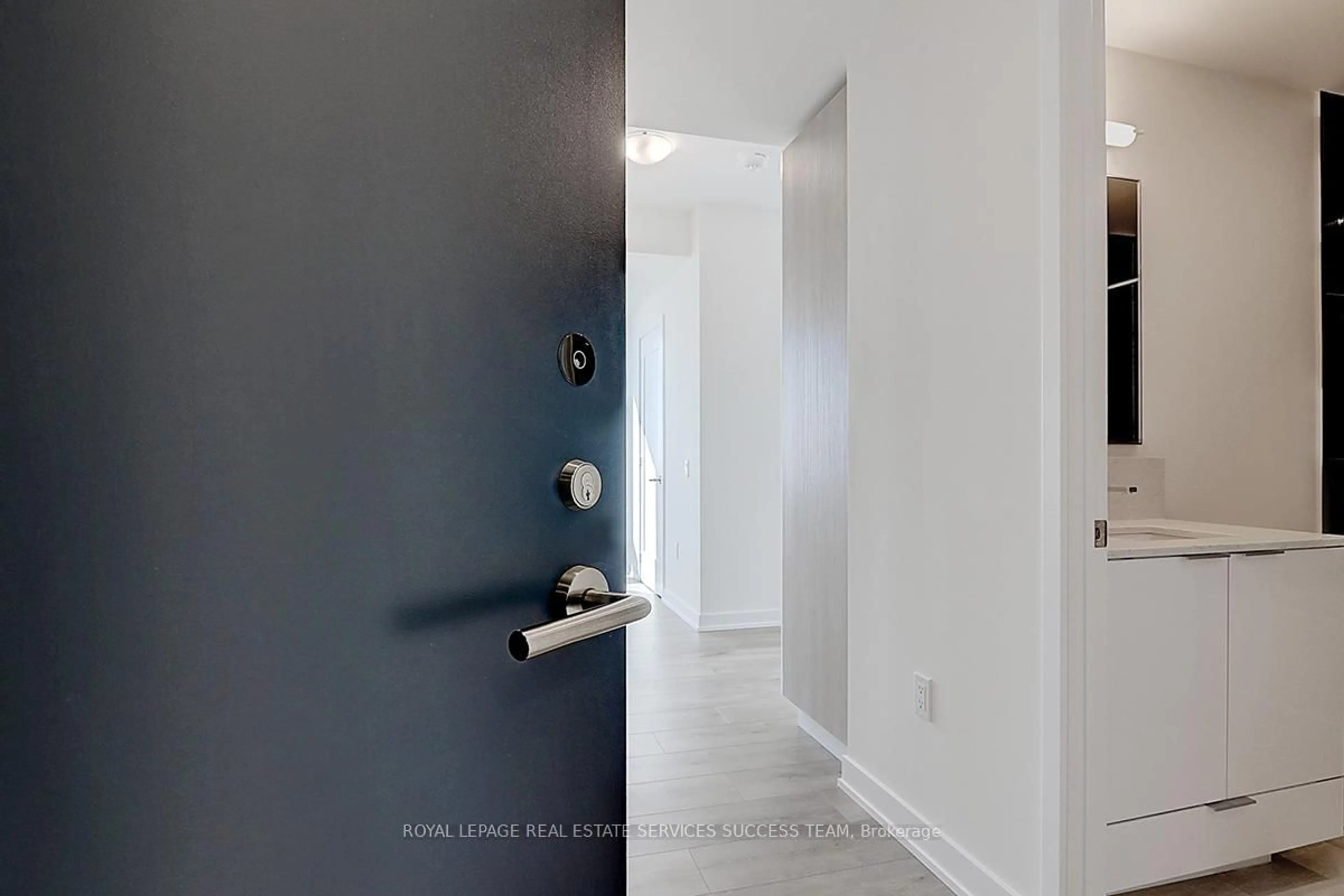 Indoor entryway for 28 Freeland St #4404, Toronto Ontario M5E 1L7