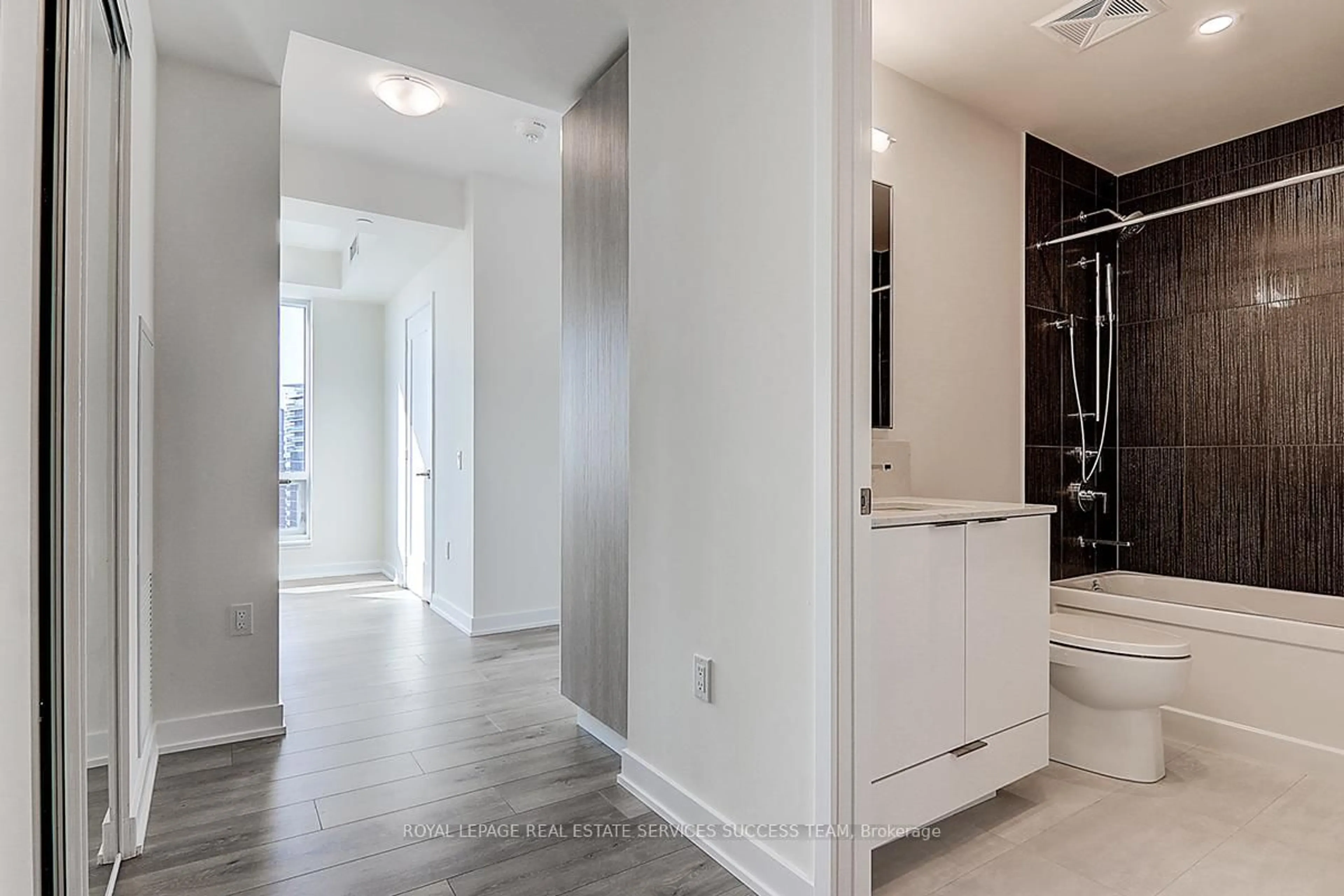 Indoor entryway for 28 Freeland St #4404, Toronto Ontario M5E 1L7
