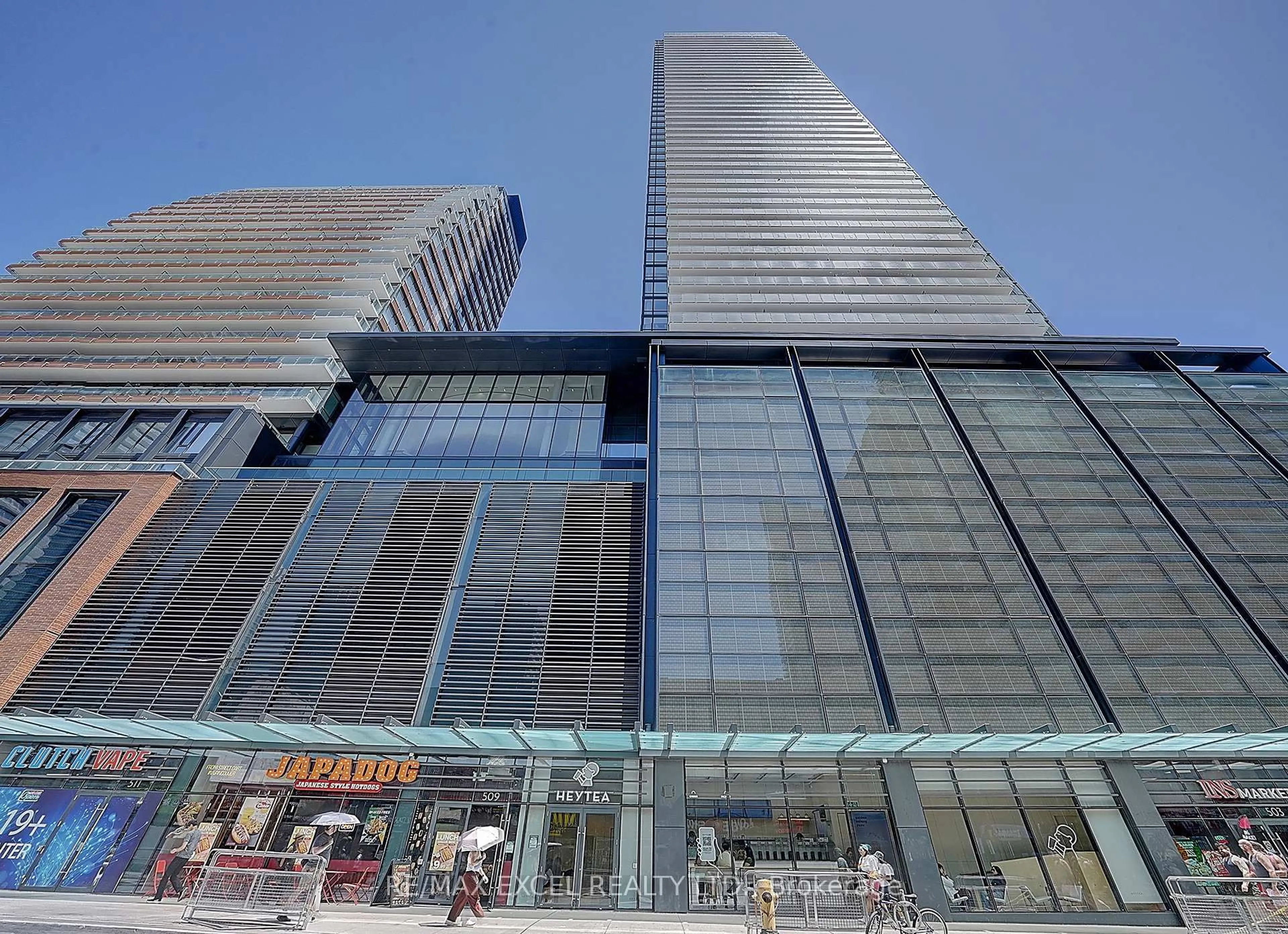 Indoor foyer for 501 Yonge St #3509, Toronto Ontario M4Y 0G8