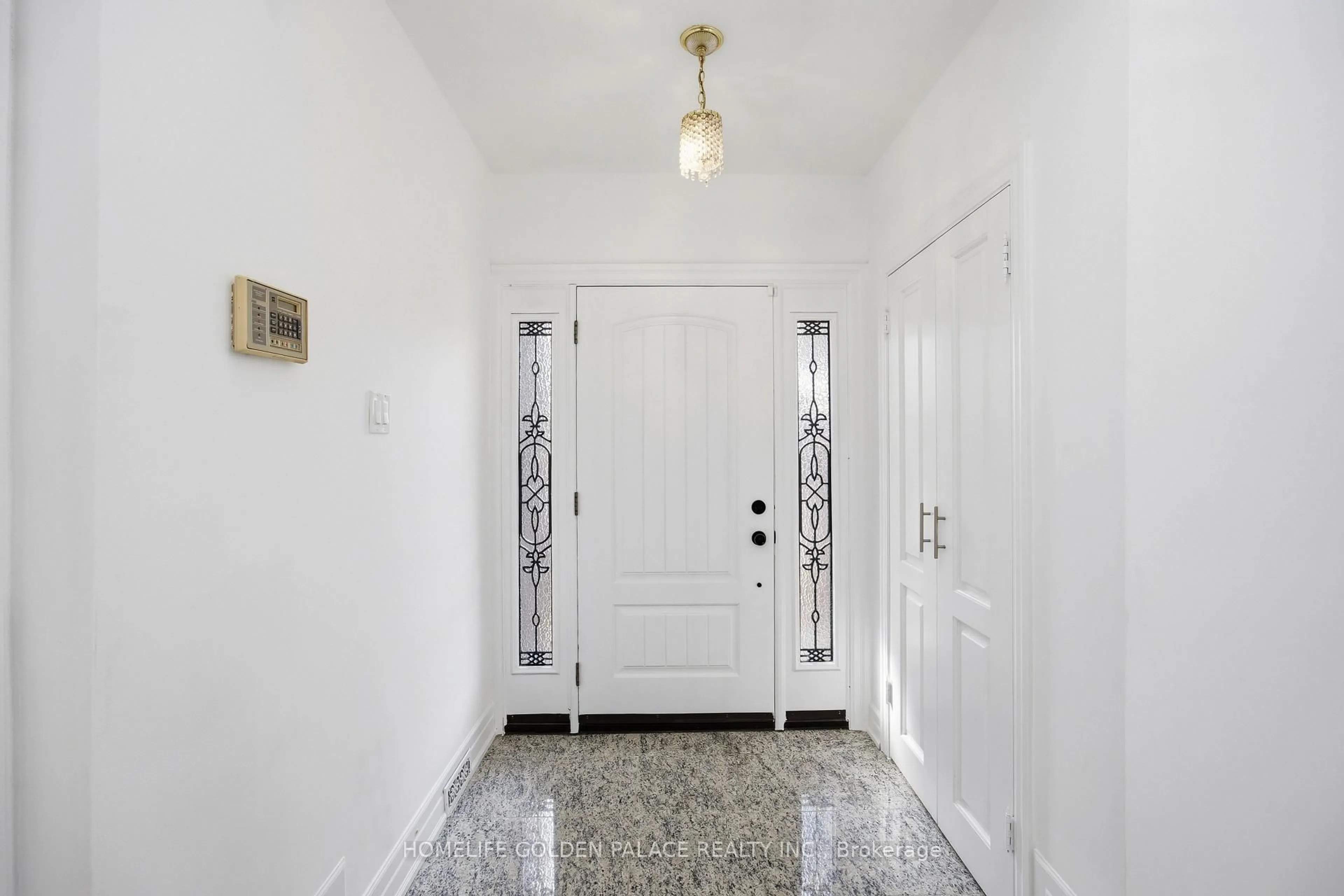 Indoor foyer for 394 Patricia Ave, Toronto Ontario M2R 2M9