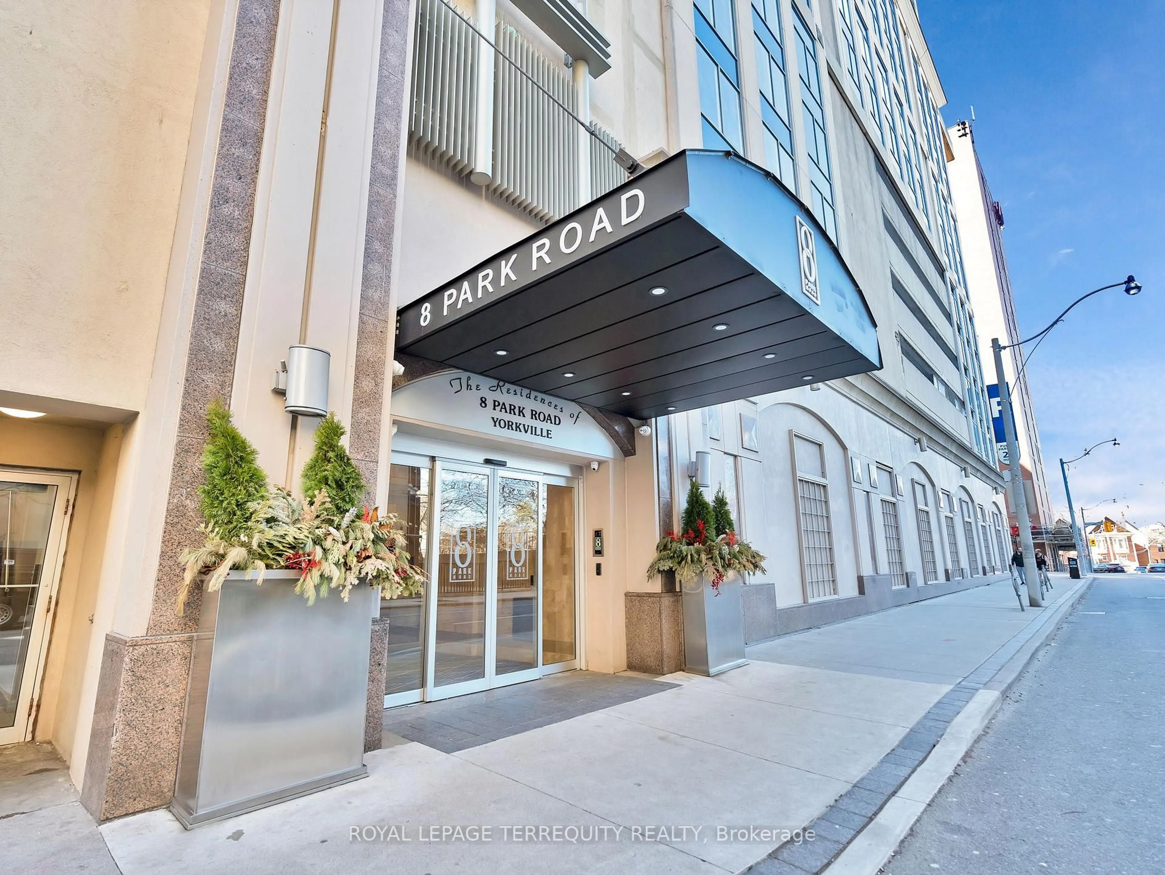 Indoor foyer for 8 Park Rd #1601, Toronto Ontario M4W 3S5