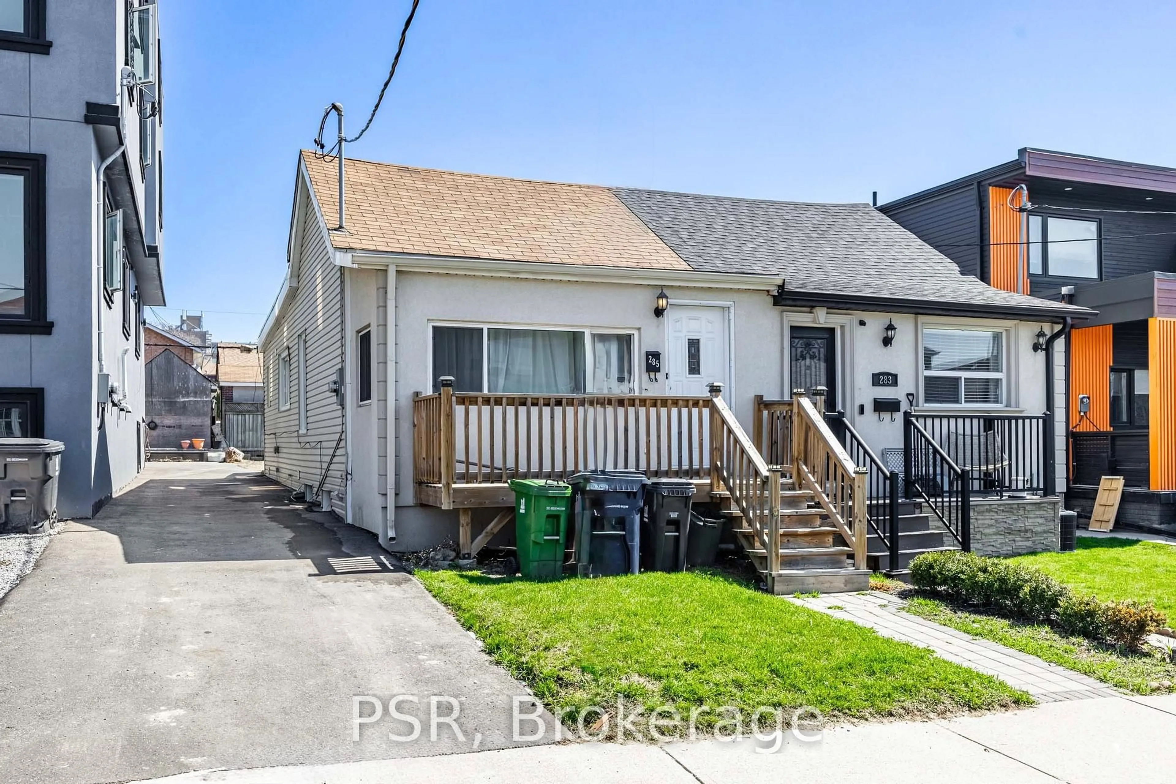 Patio, street for 285 Robina Ave, Toronto Ontario M6C 3Y9