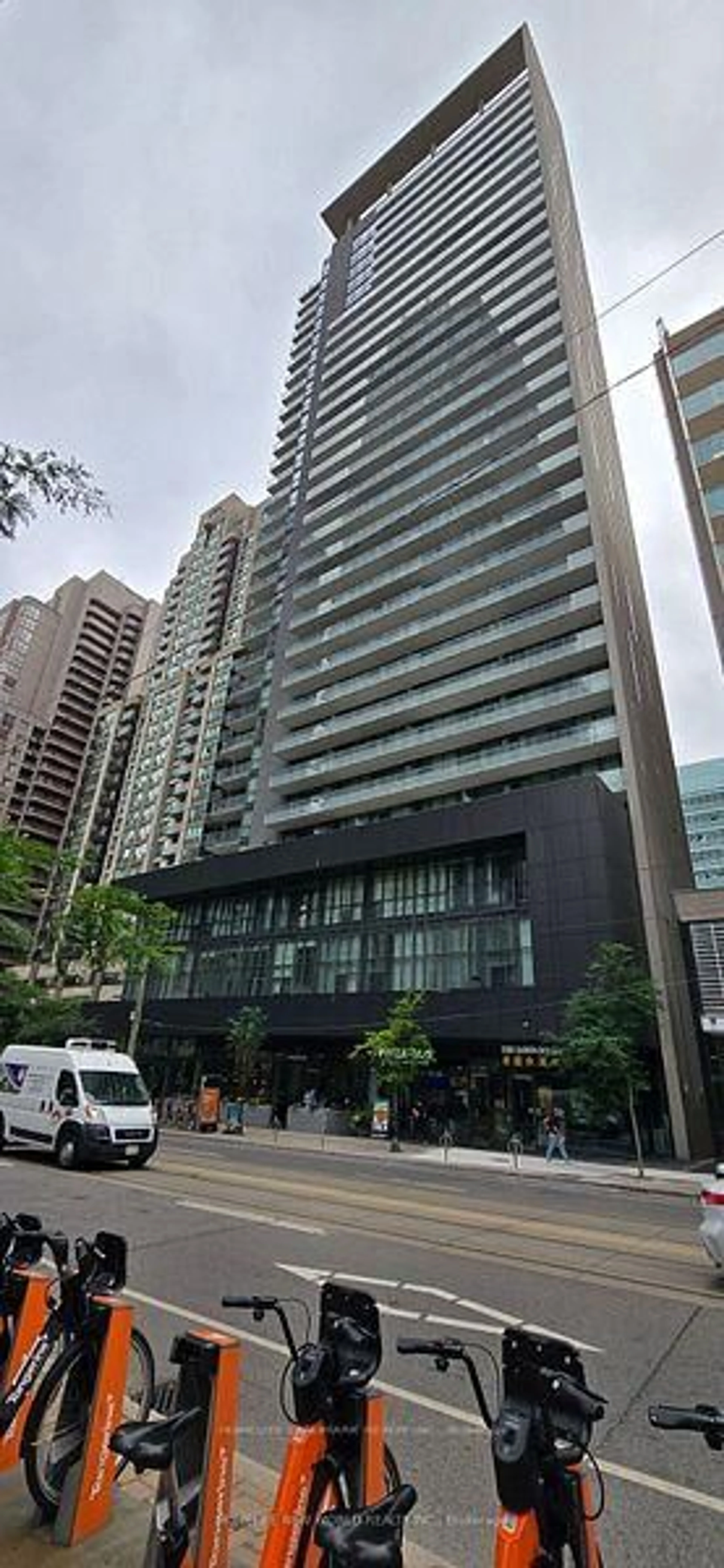 Indoor foyer for 770 Bay St #508, Toronto Ontario M5G 1N6