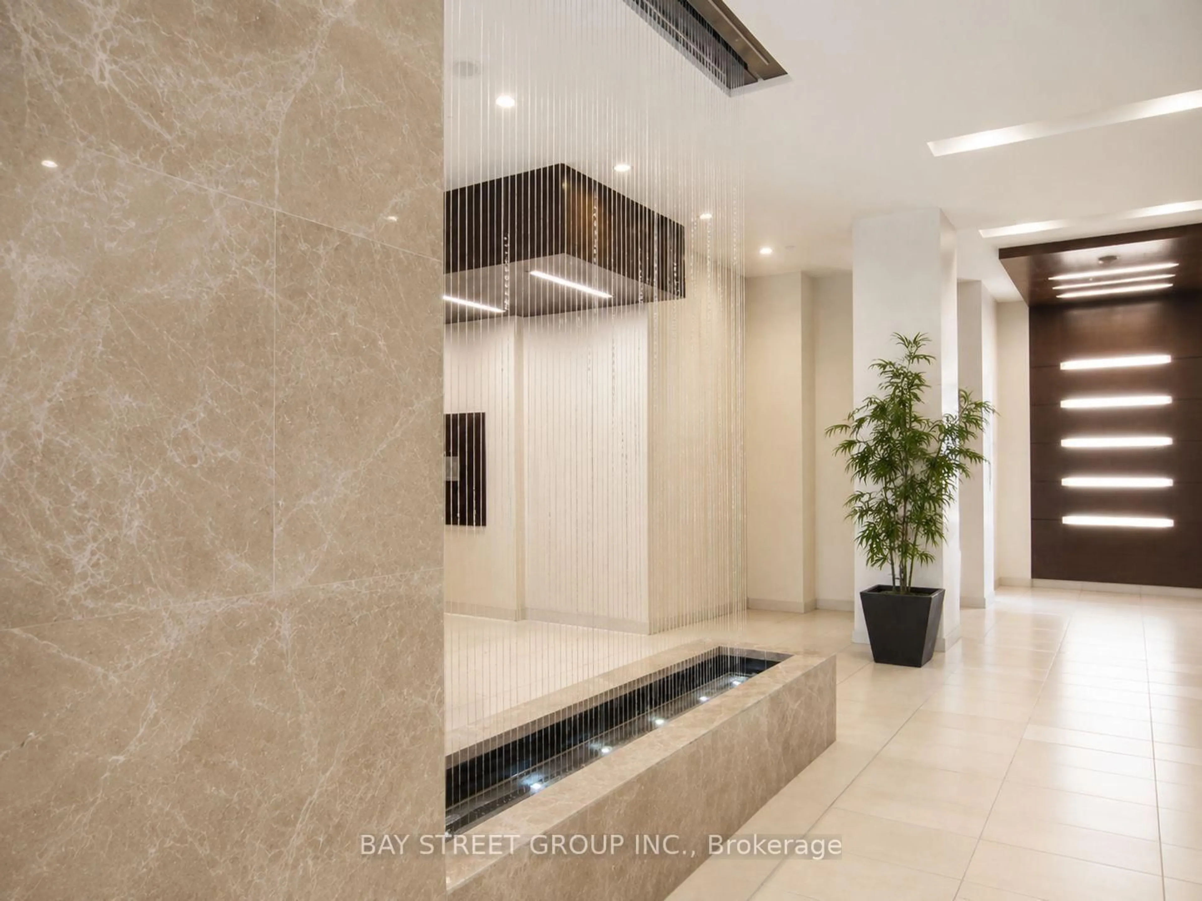 Indoor foyer for 500 Doris Ave #1523, Toronto Ontario M2N 0C1