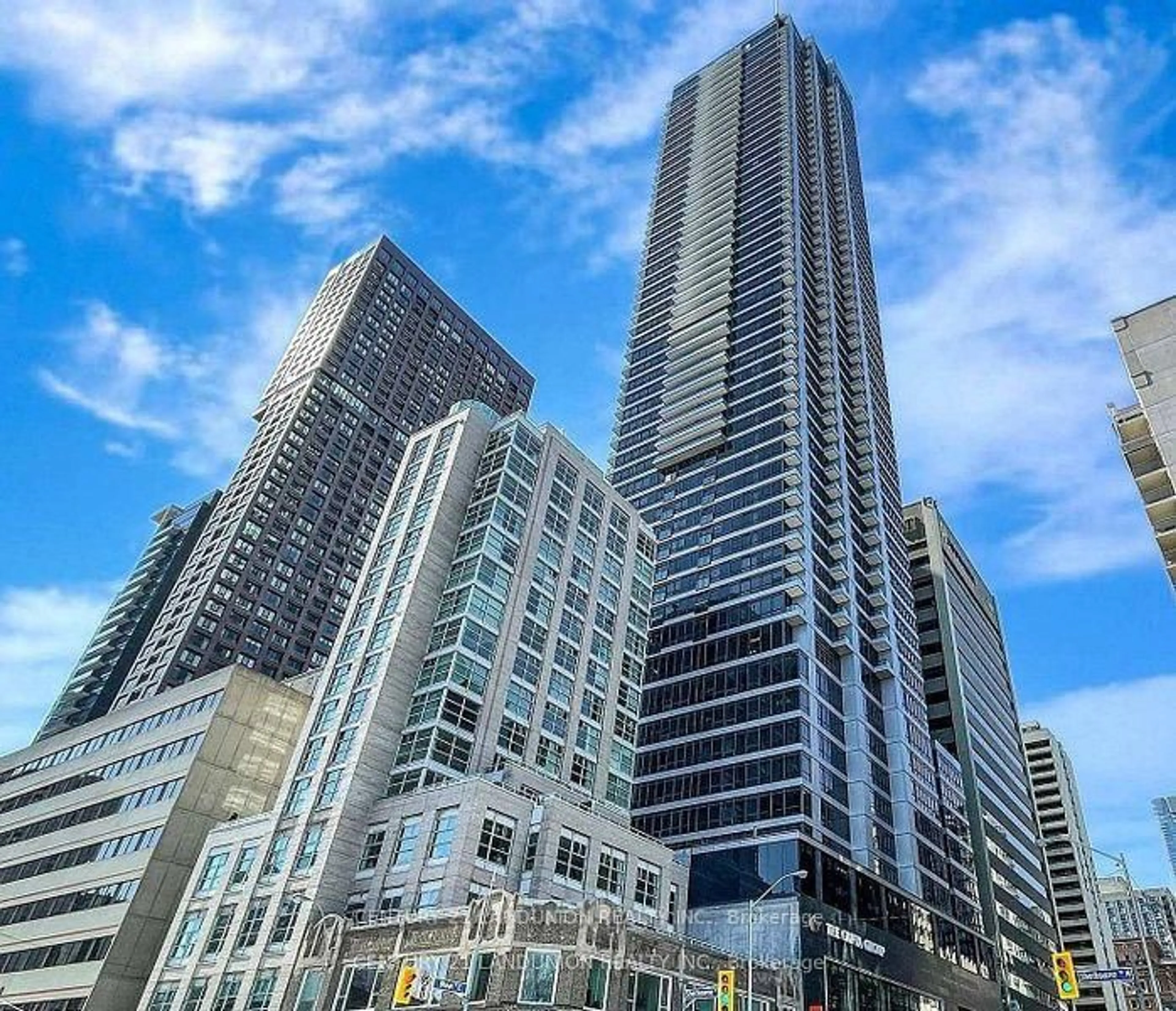 Indoor foyer for 395 Bloor St #1603, Toronto Ontario M4W 0B4