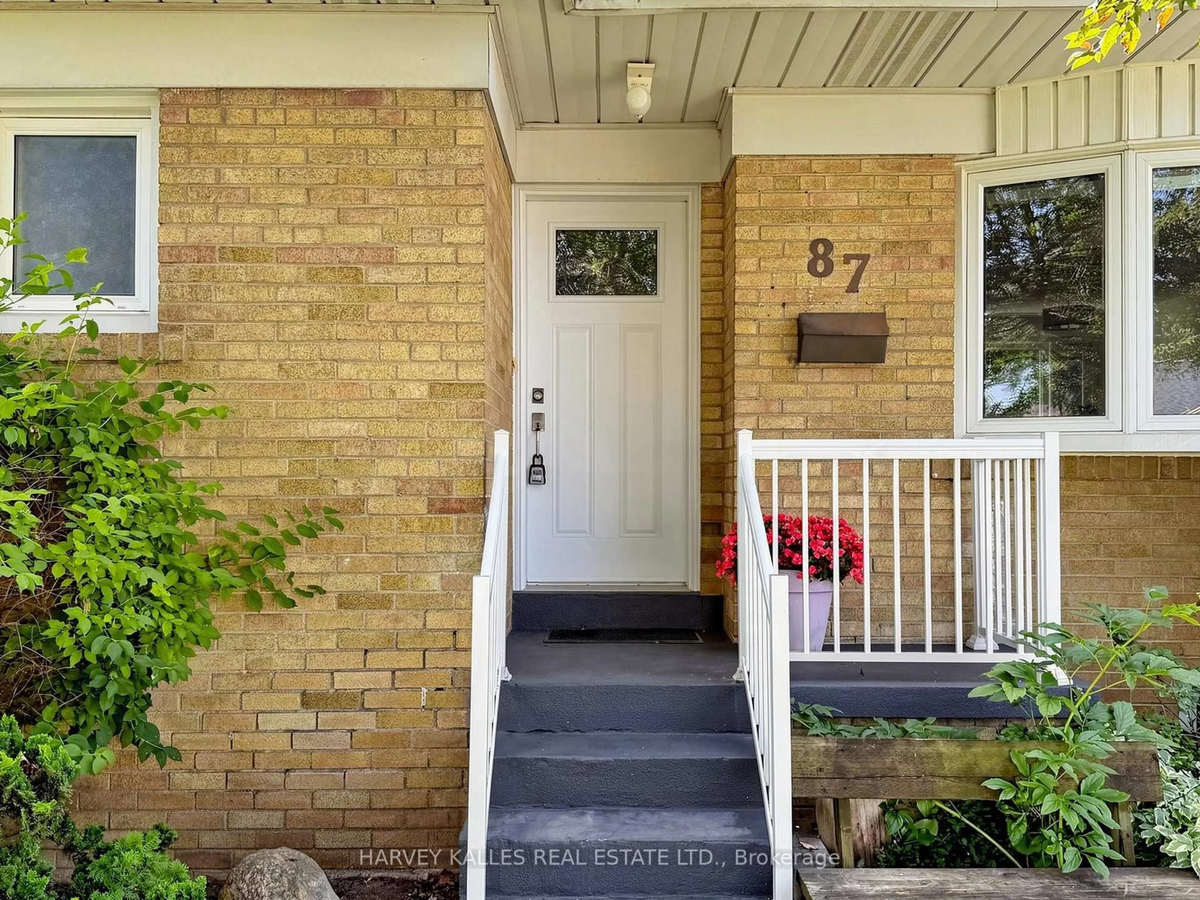 Indoor entryway for 87 Combe Ave, Toronto Ontario M3H 4J6