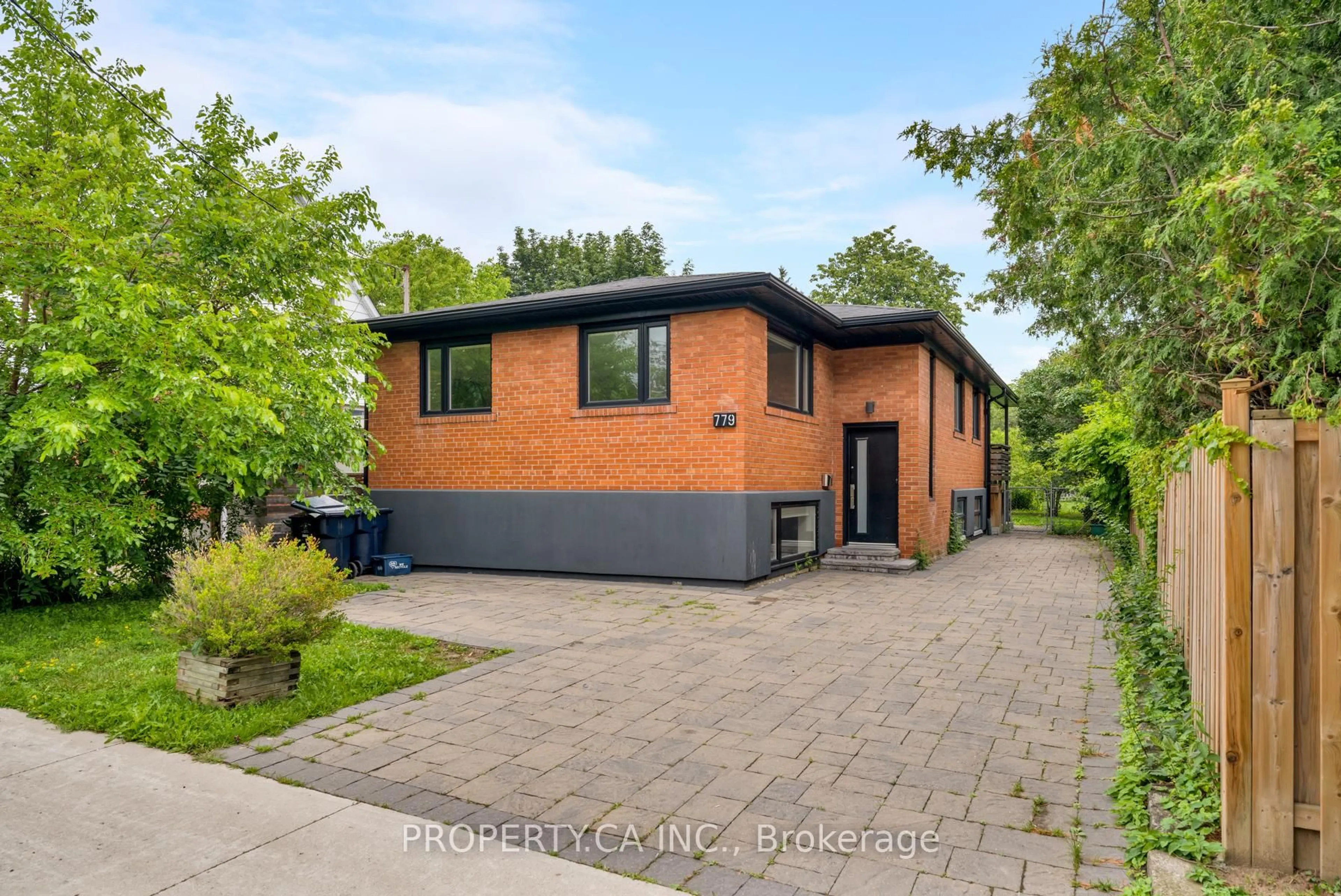 Home with brick exterior material, street for 779 Willowdale Ave, Toronto Ontario M2N 5B5