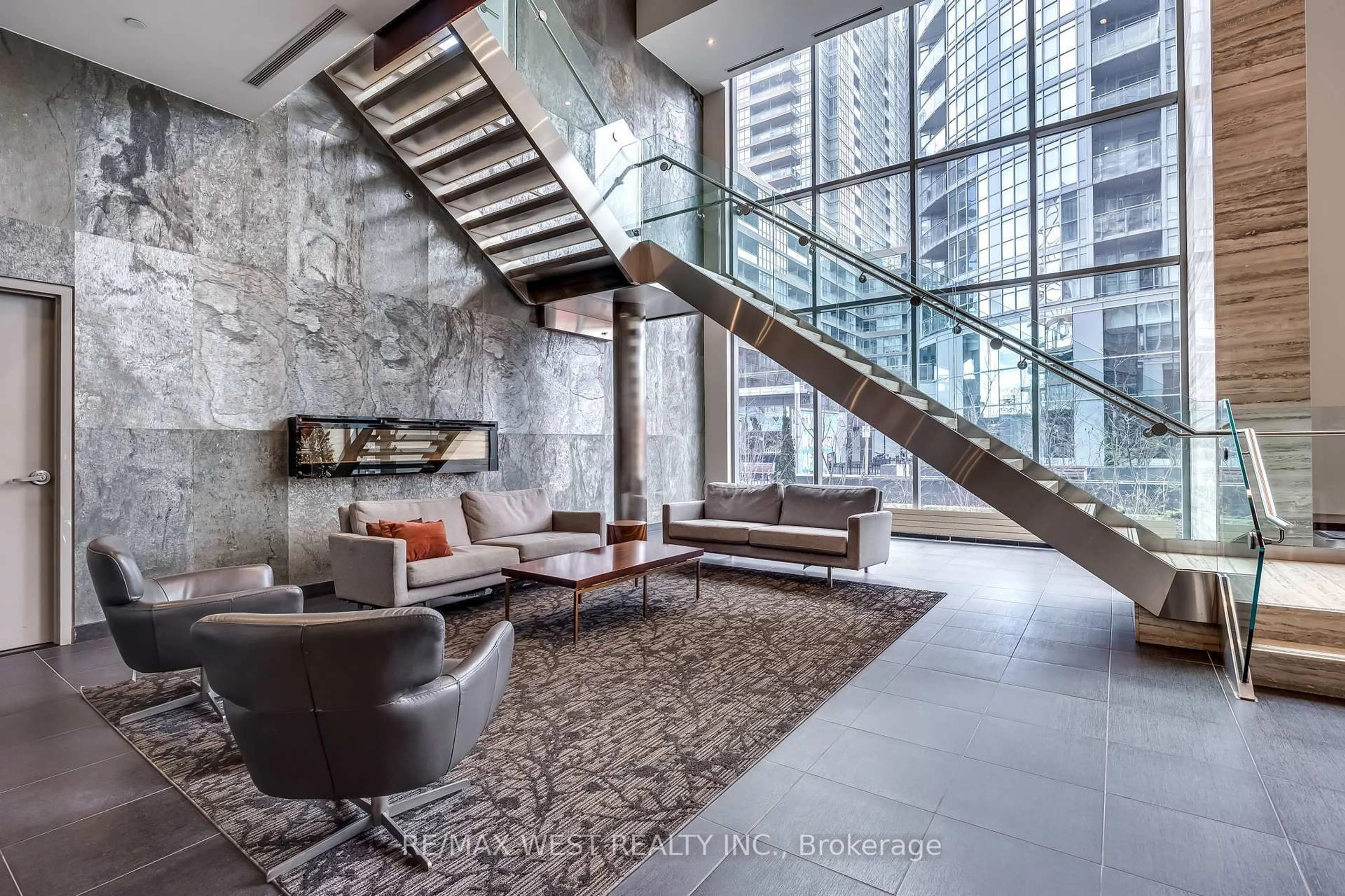Indoor foyer for 15 Iceboat Terr #1106, Toronto Ontario M5V 4A5