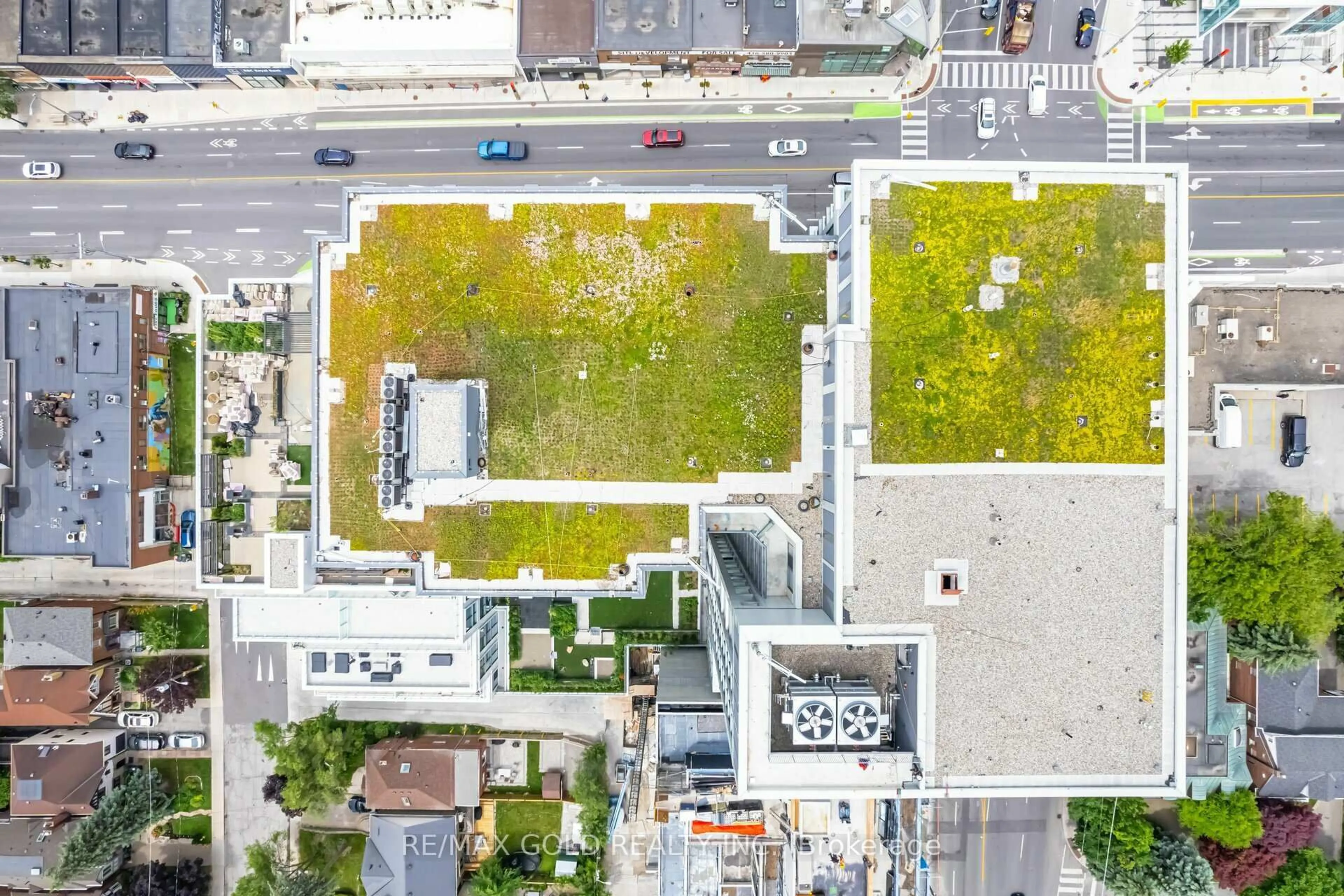 A pic from outside/outdoor area/front of a property/back of a property/a pic from drone, unknown for 2020 Bathurst St #216, Toronto Ontario M5P 3L1