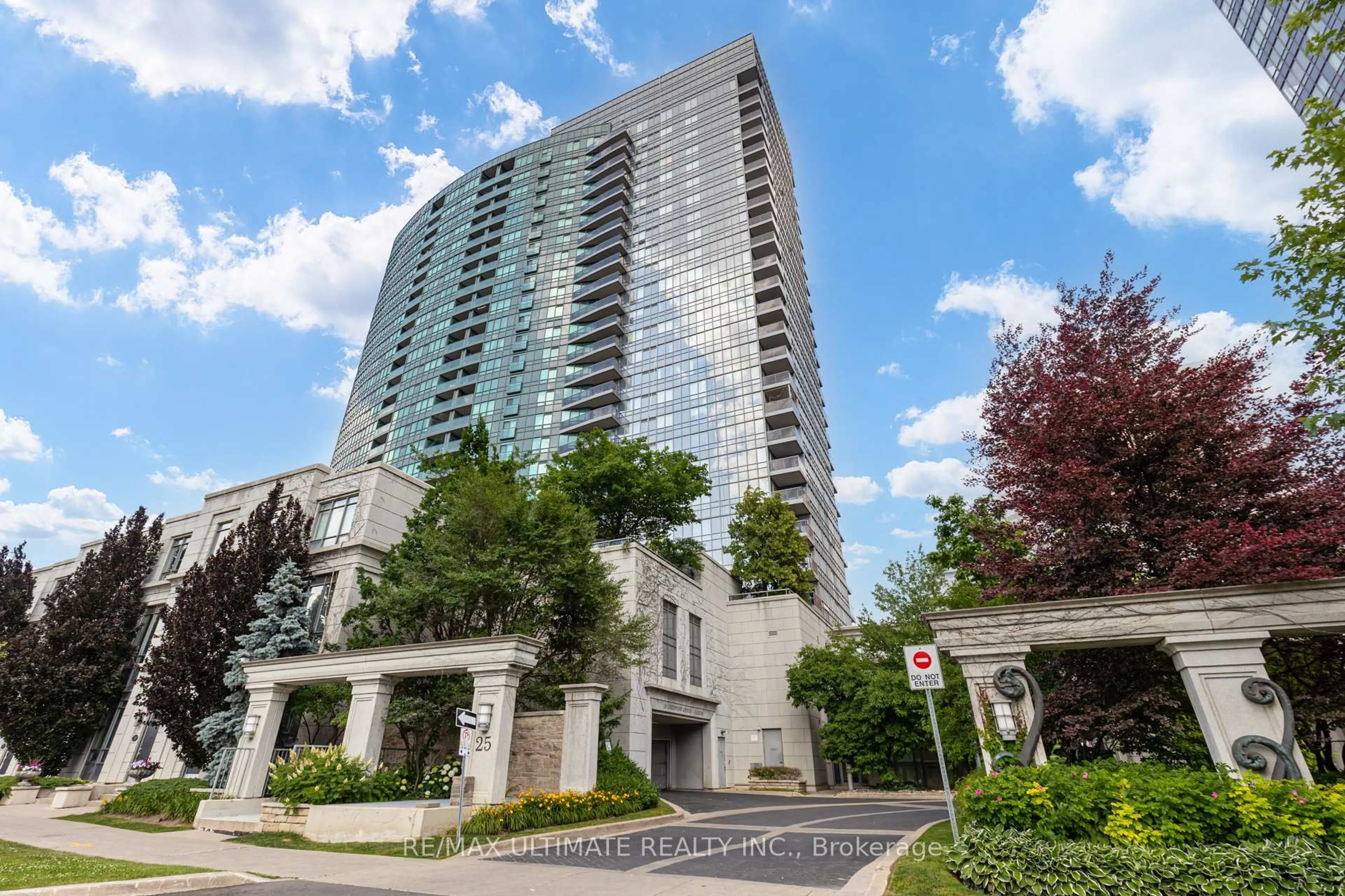 Indoor foyer for 25 Greenview Ave #319, Toronto Ontario M2M 0A5