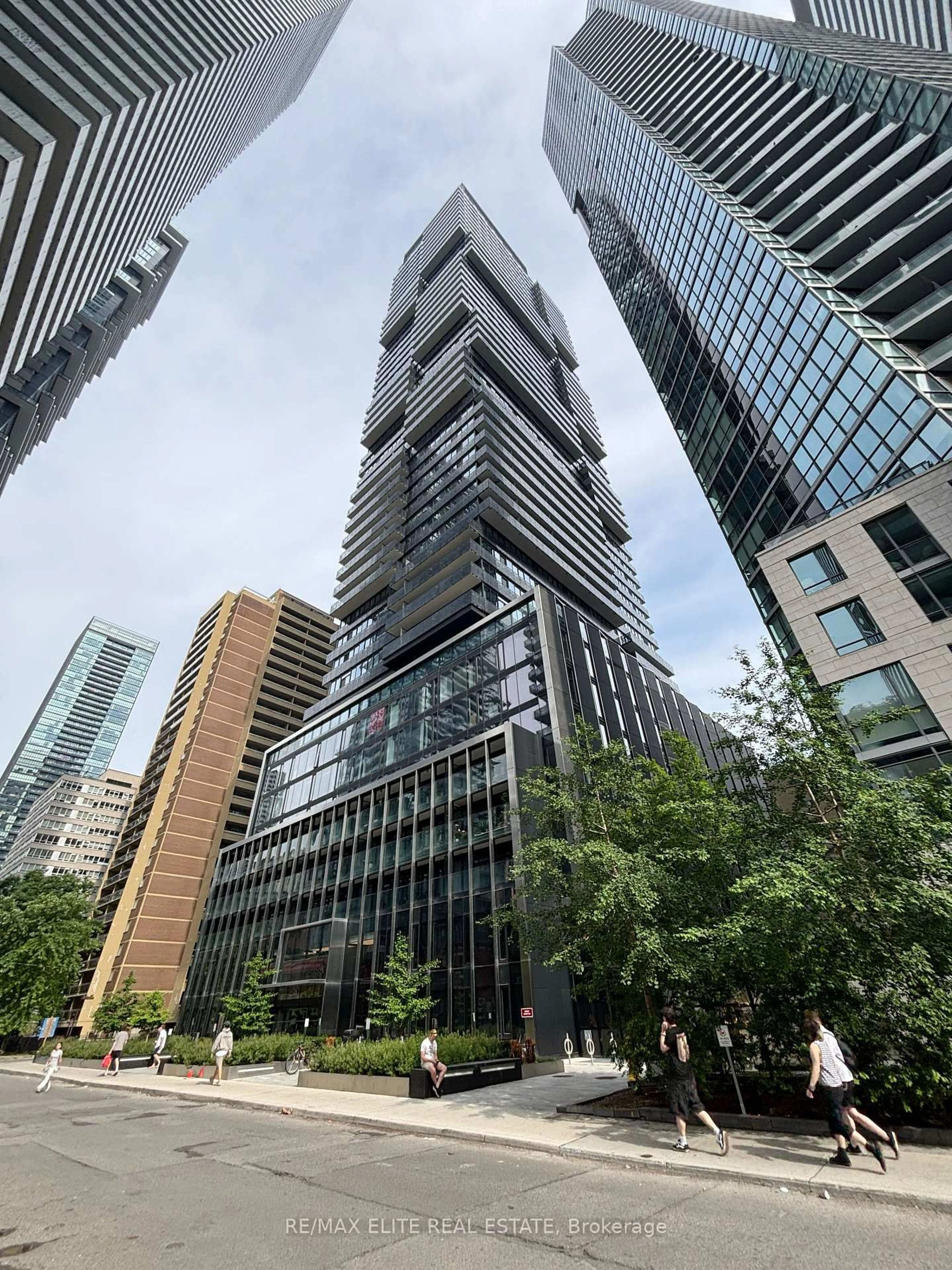 Indoor foyer for 55 Charles St #TH10, Toronto Ontario M4Y 0J1