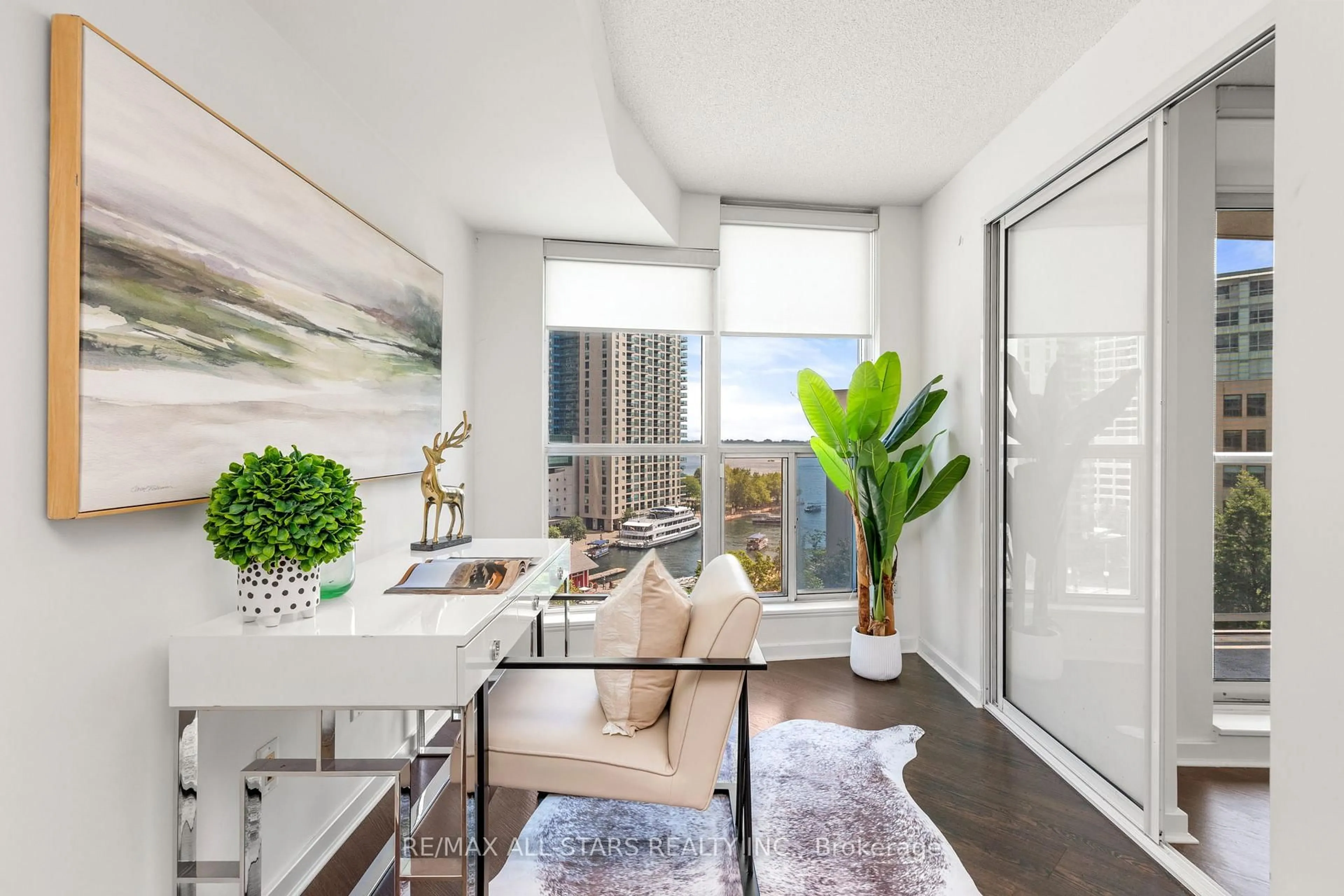 Indoor entryway for 208 Queens Quay #804, Toronto Ontario M5J 2Y5
