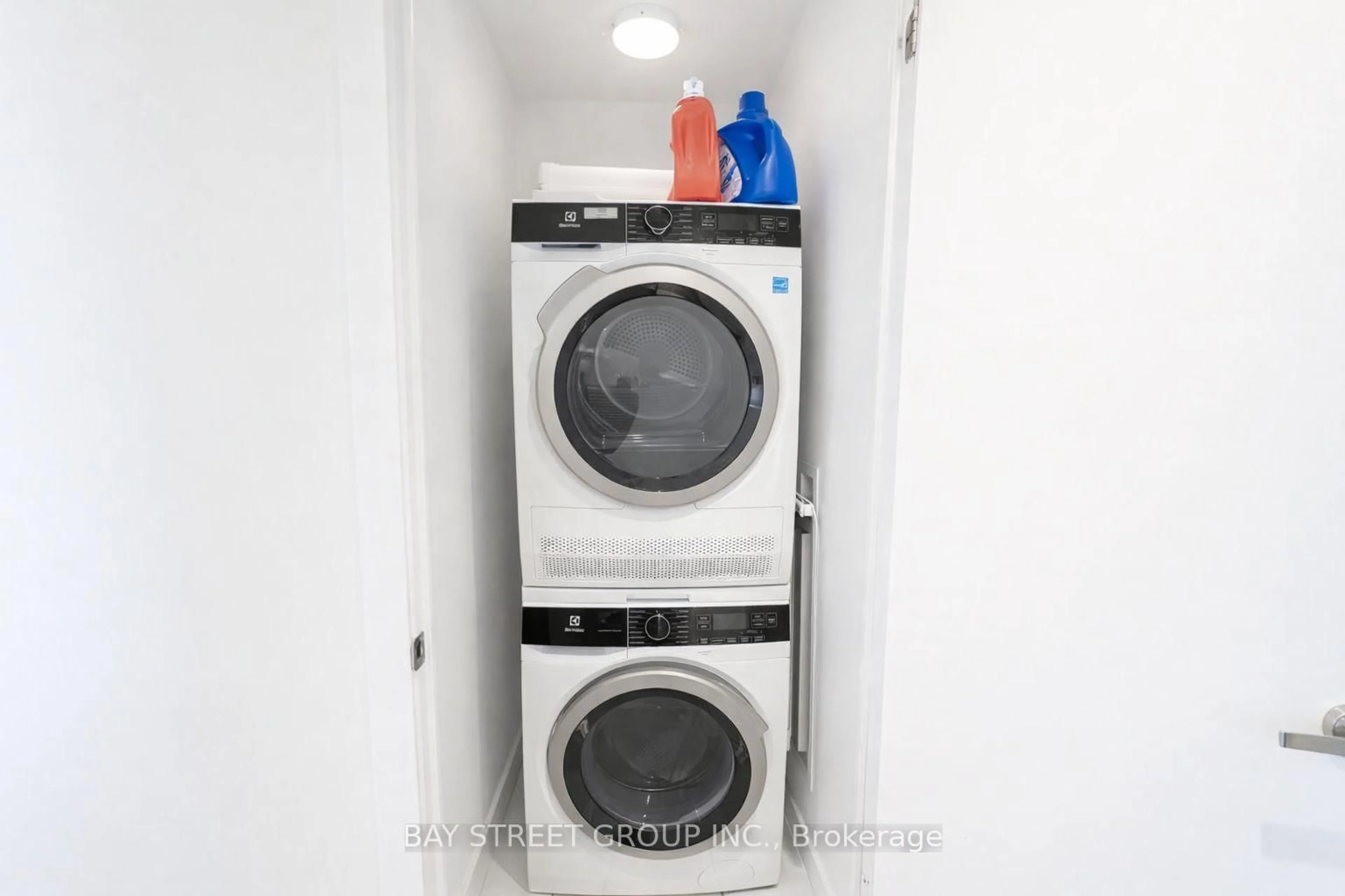 Laundry room for 55 Cooper St #7112, Toronto Ontario M5E 0G1