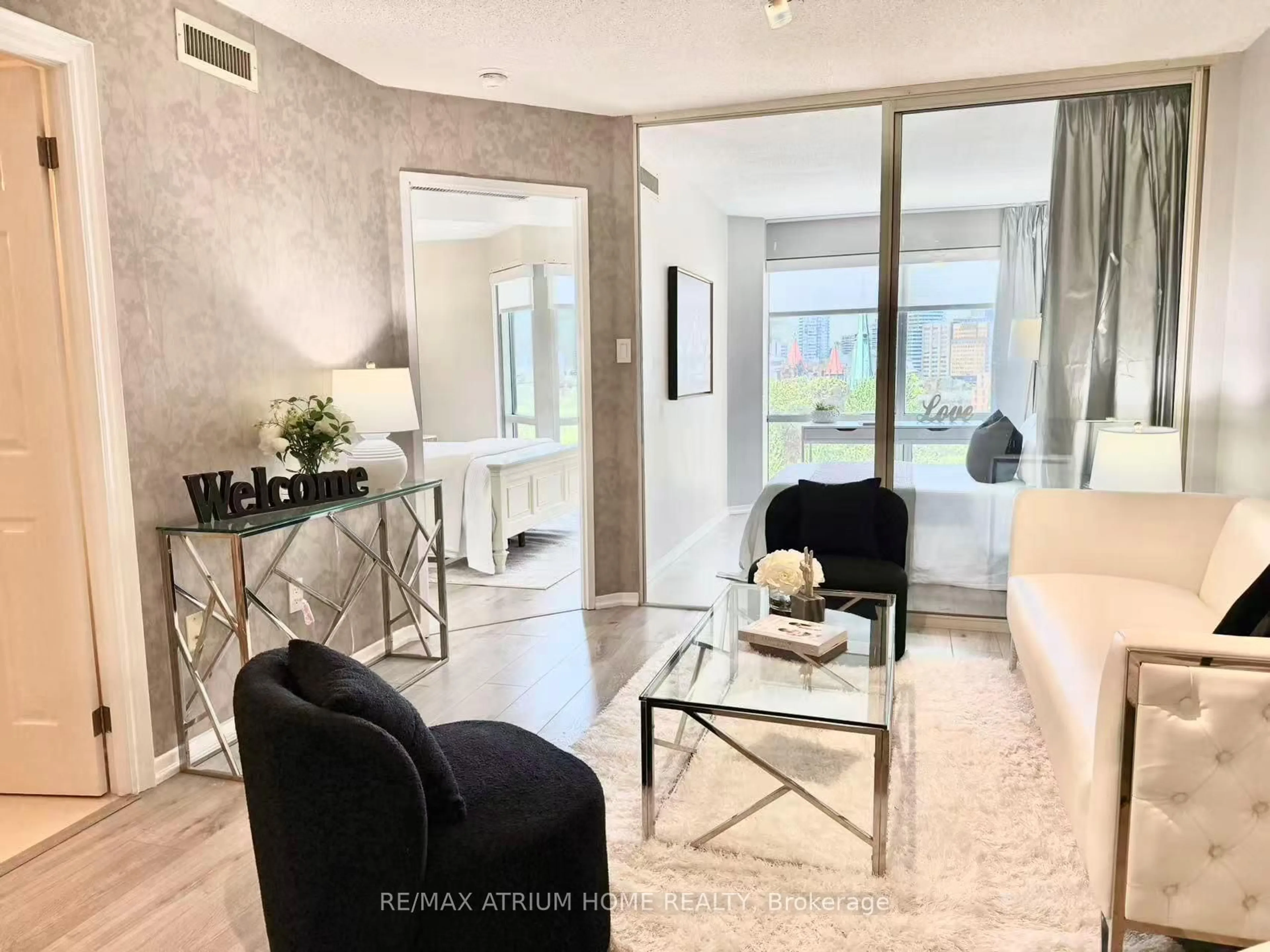Living room with furniture, ceramic/tile floor for 1001 Bay St ##1101, Toronto Ontario M5S 3A6
