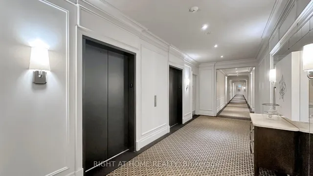 20 Burkebrook Pl #306, Toronto 5