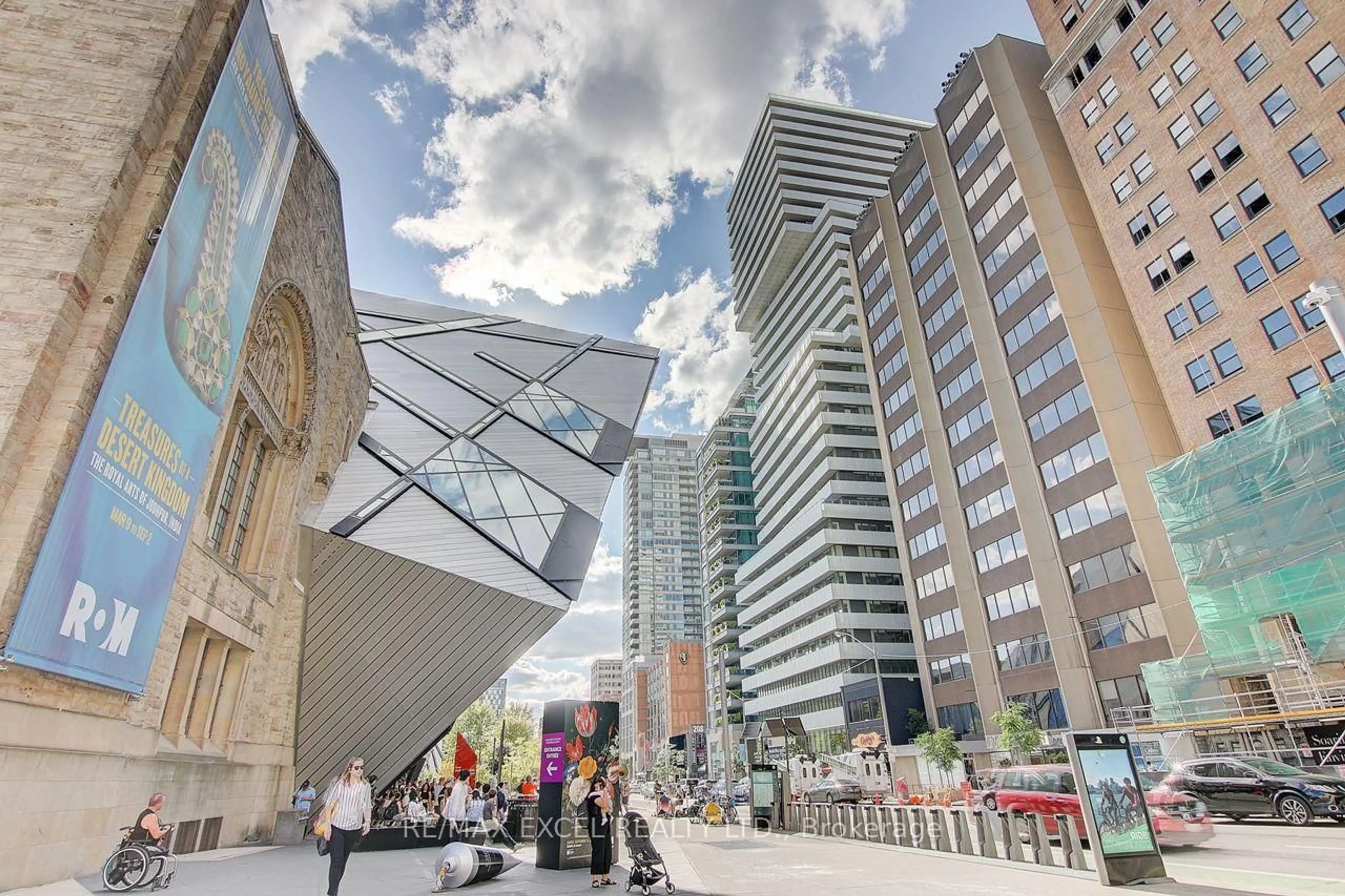 Patio, street for 200 Bloor St #2201, Toronto Ontario M5S 0B1