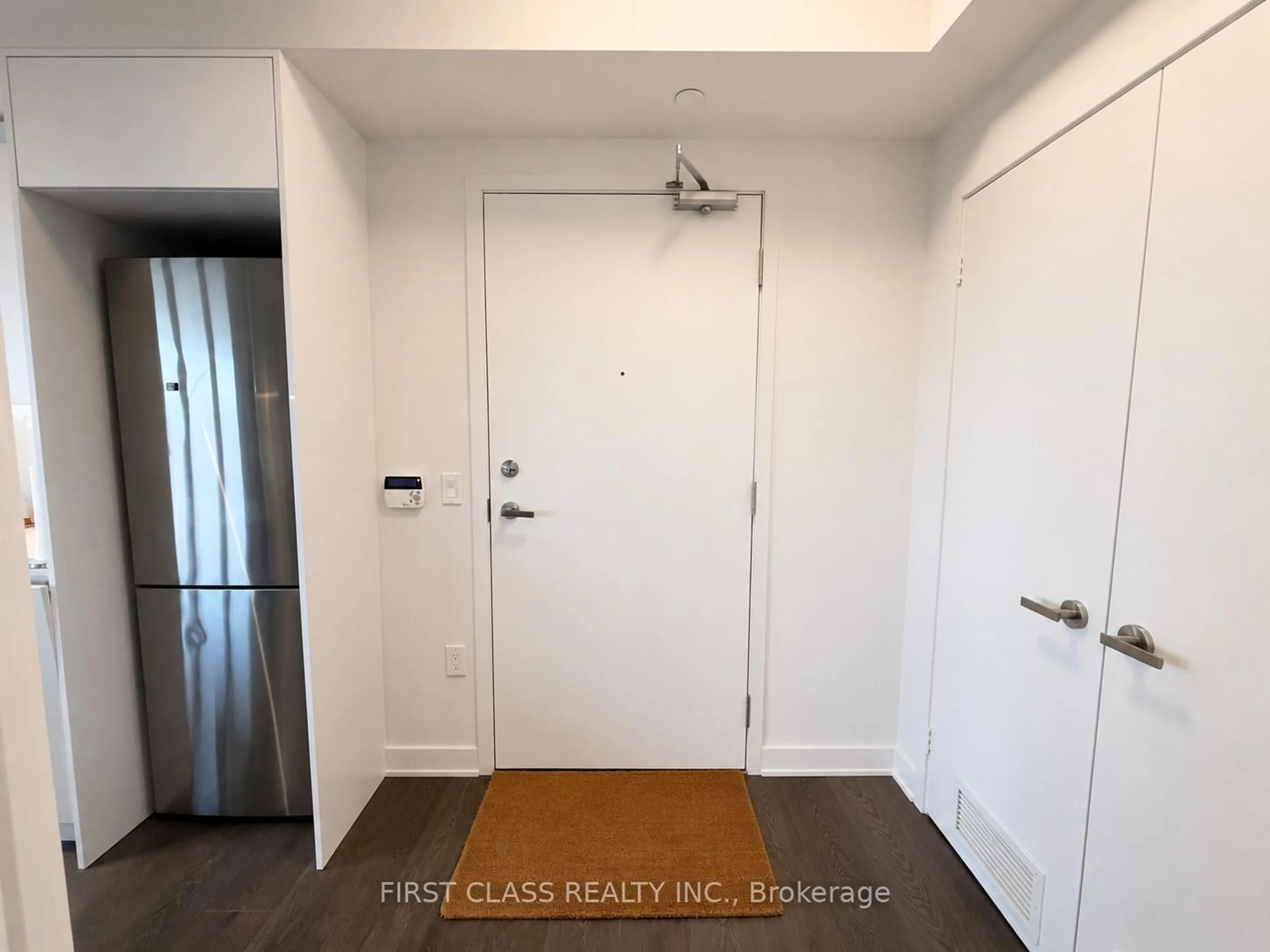 Indoor entryway for 99 Broadway Ave #2803, Toronto Ontario M4P 0E3