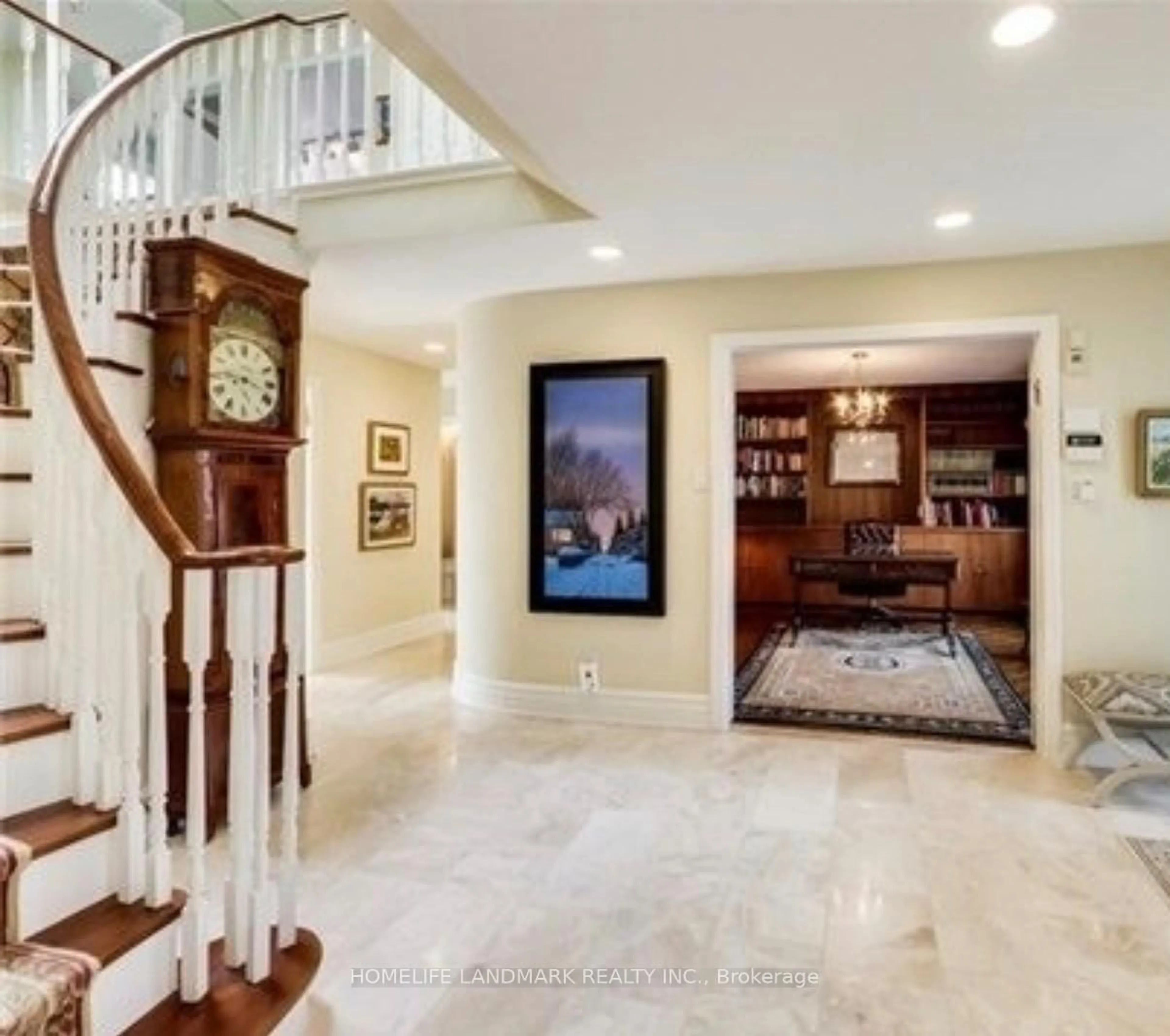 Indoor foyer for 15 Tofino Cres, Toronto Ontario M3B 1R7