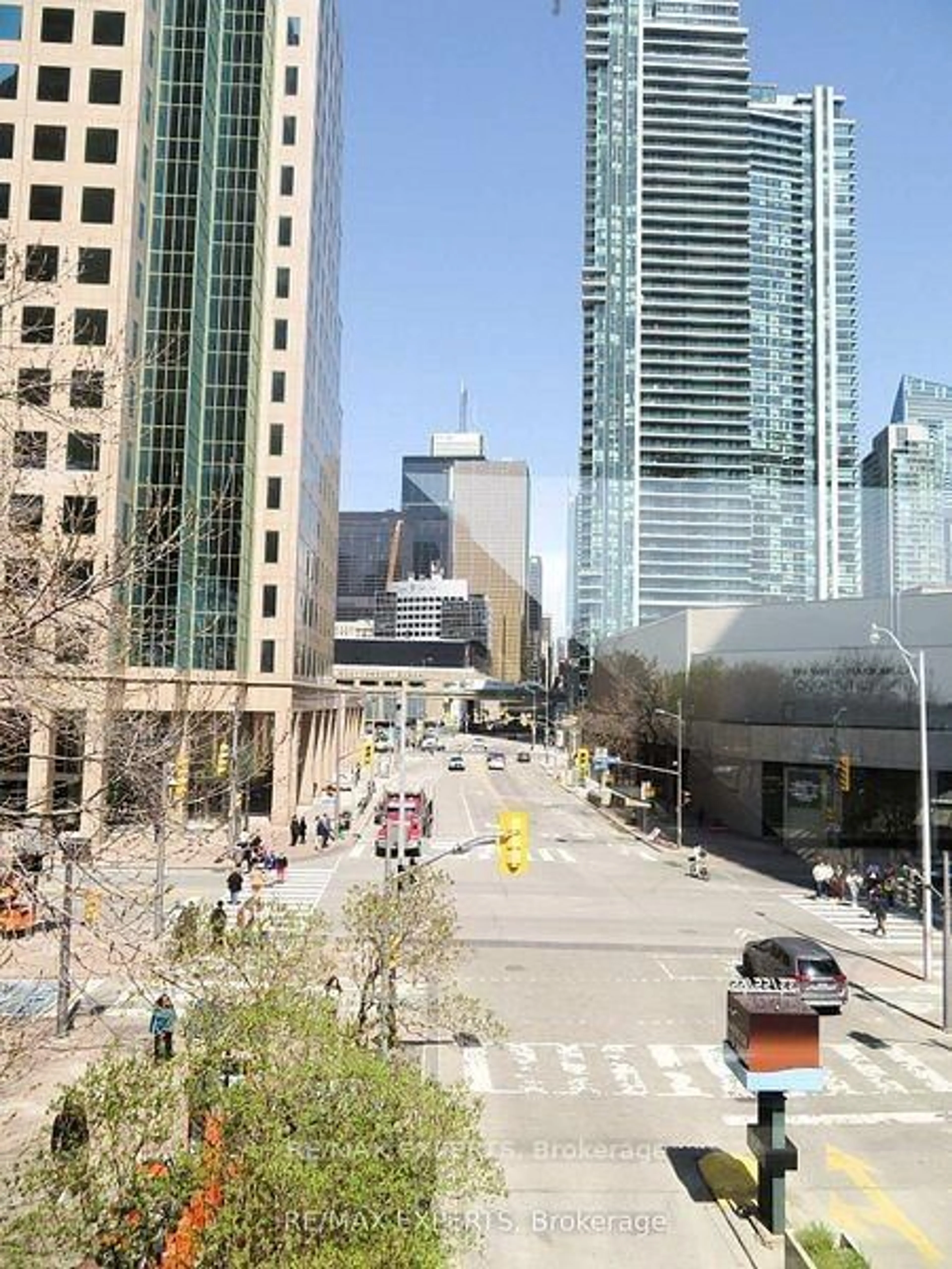 Blurry image for 33 Harbour Sq #1013, Toronto Ontario M5J 2Z6