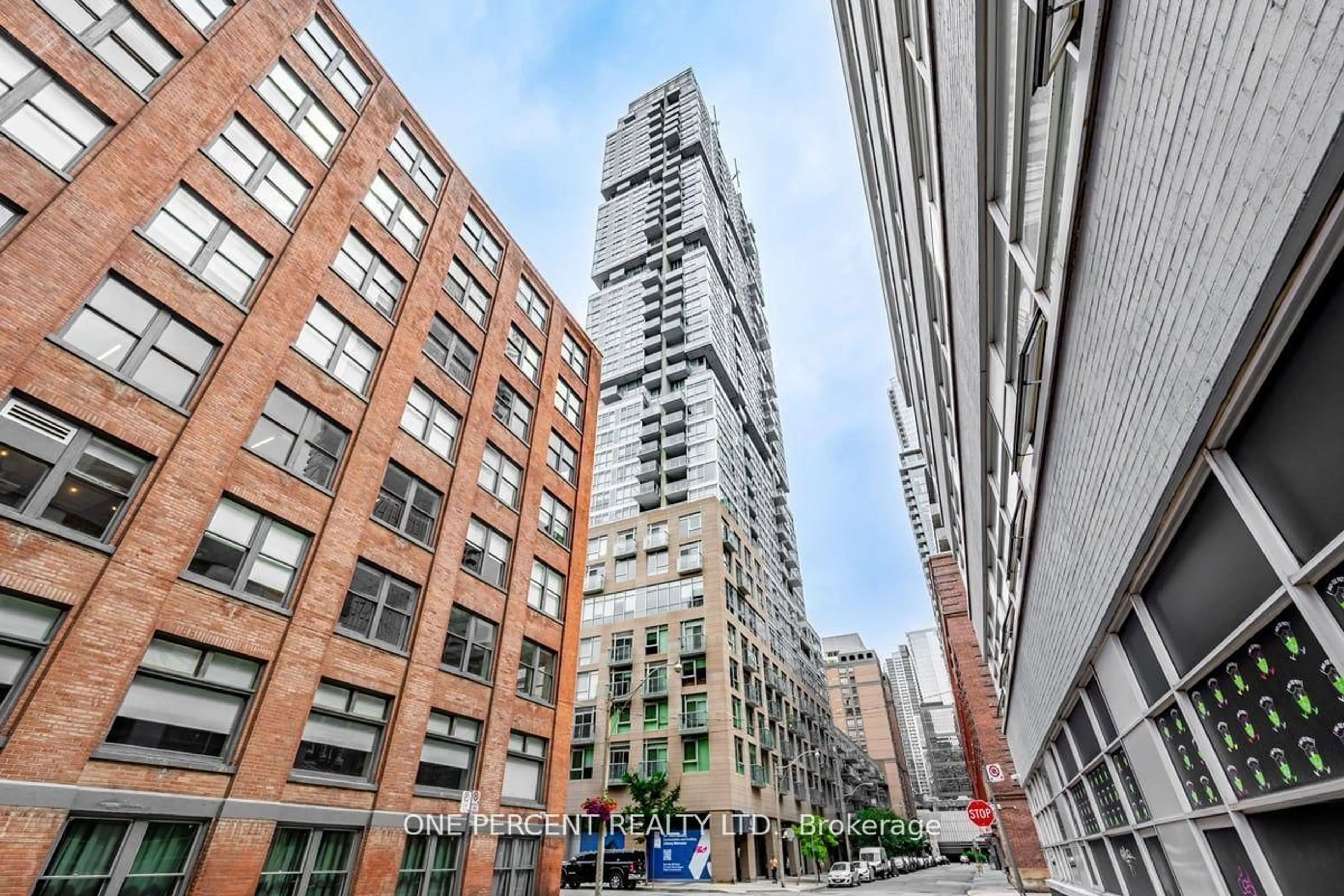 Patio, unknown for 30 Nelson St #426, Toronto Ontario M5V 0H5