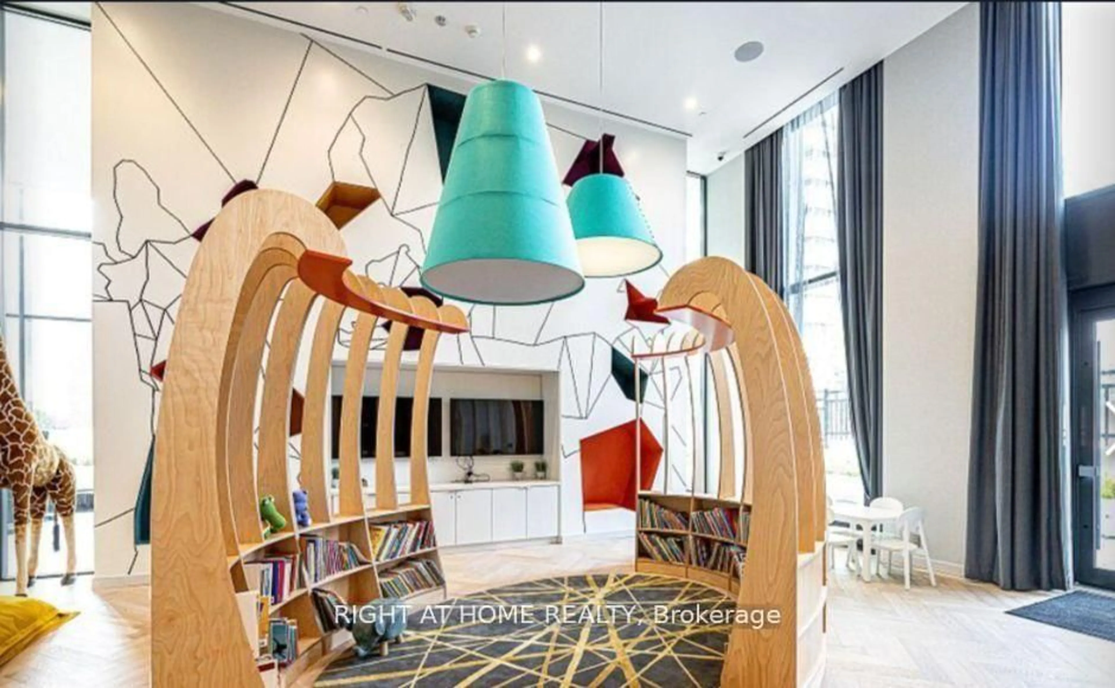 Indoor foyer for 15 Holmes Ave, Toronto Ontario M2N 0L4