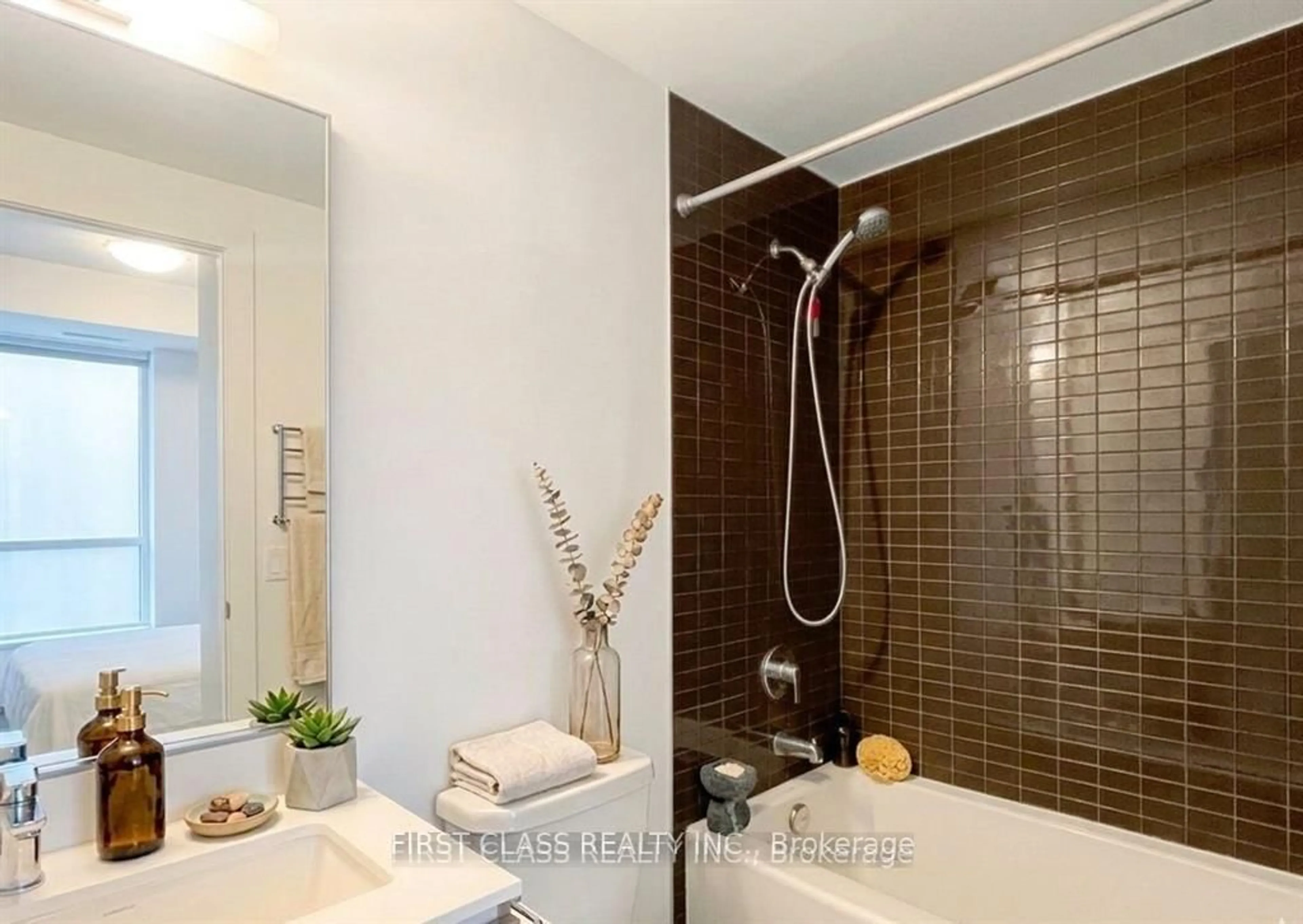 Contemporary bathroom, ceramic/tile floor for 200 Bloor St #1405, Toronto Ontario M5S 0B1