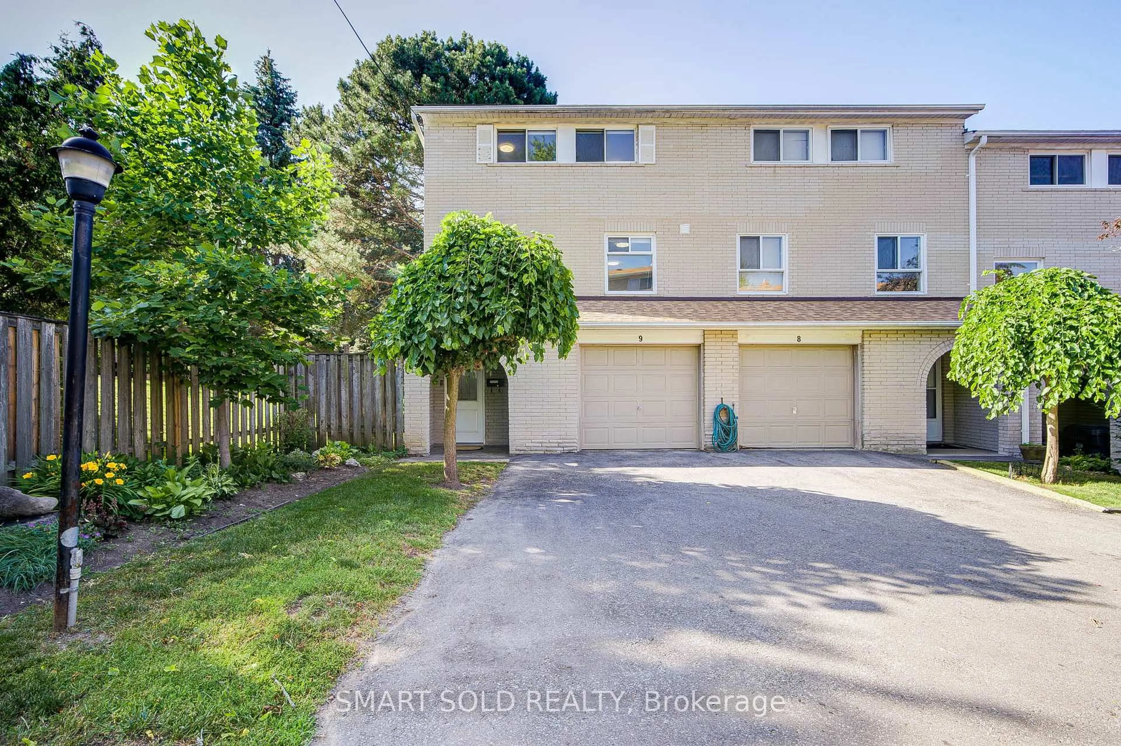A pic from outside/outdoor area/front of a property/back of a property/a pic from drone, street for 81 Rameau Dr #9, Toronto Ontario M2H 1T6