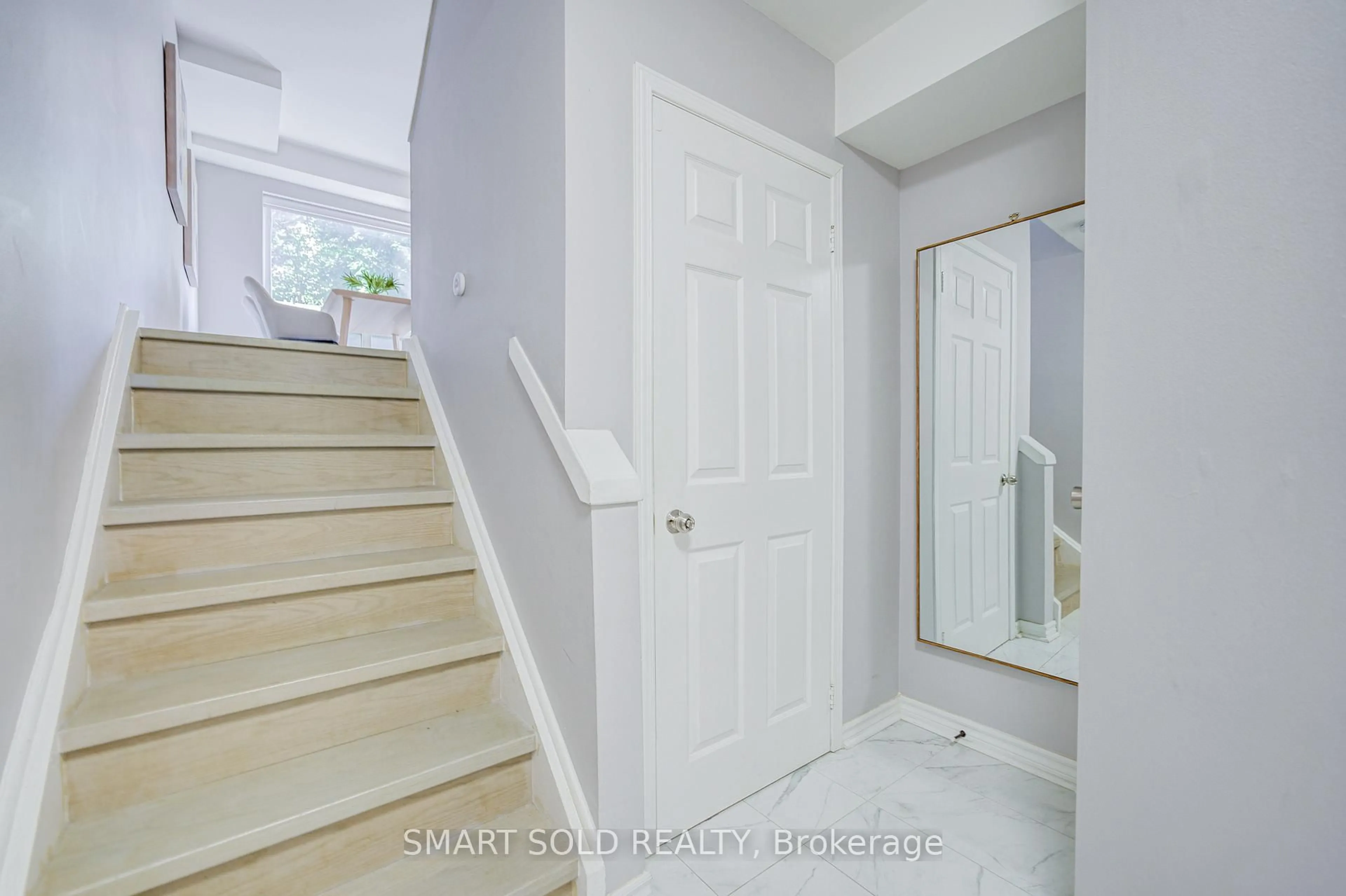 Stairs for 81 Rameau Dr #9, Toronto Ontario M2H 1T6