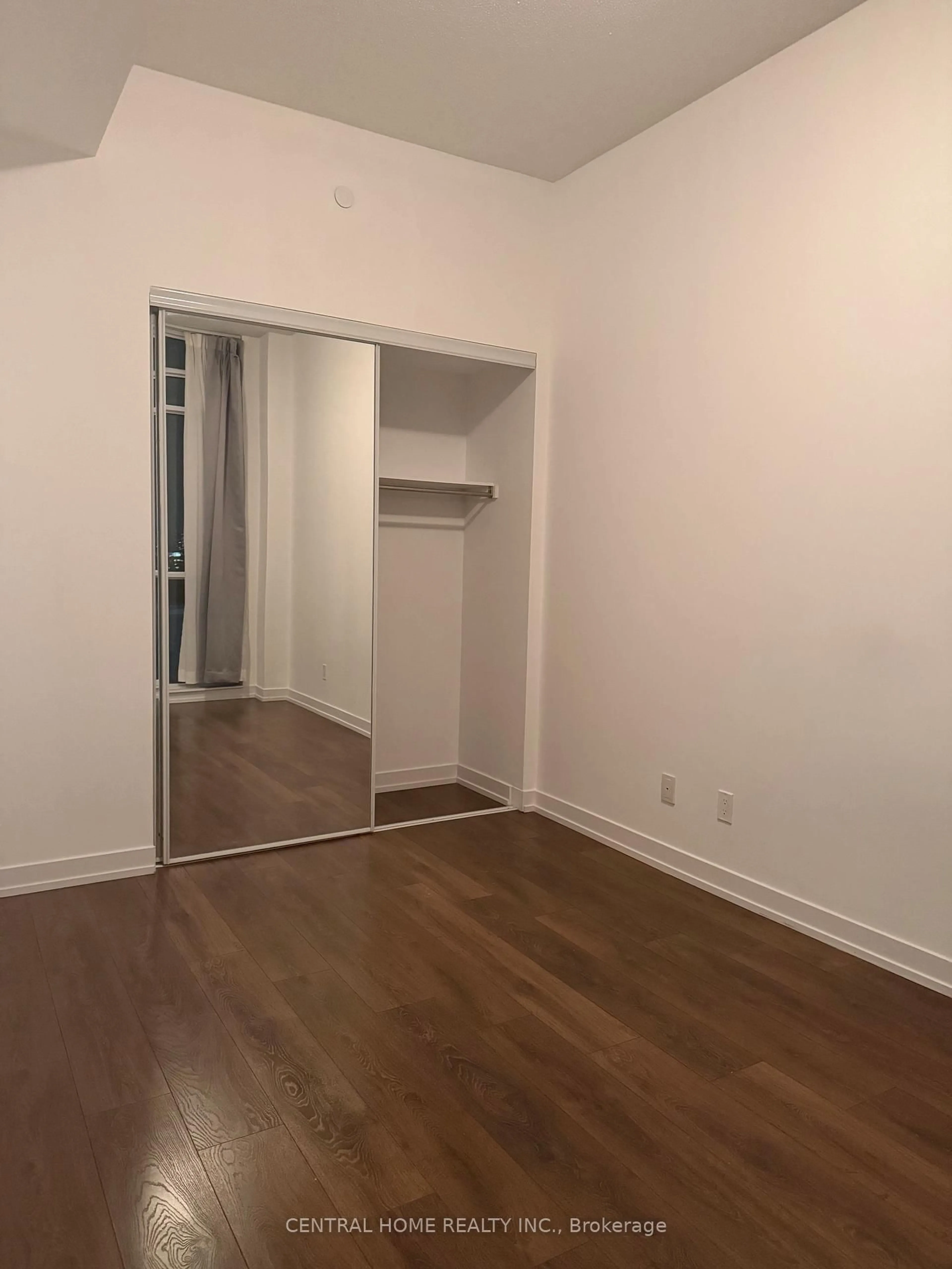 A pic of a room for 297 College St #718, Toronto Ontario M5T 0C2