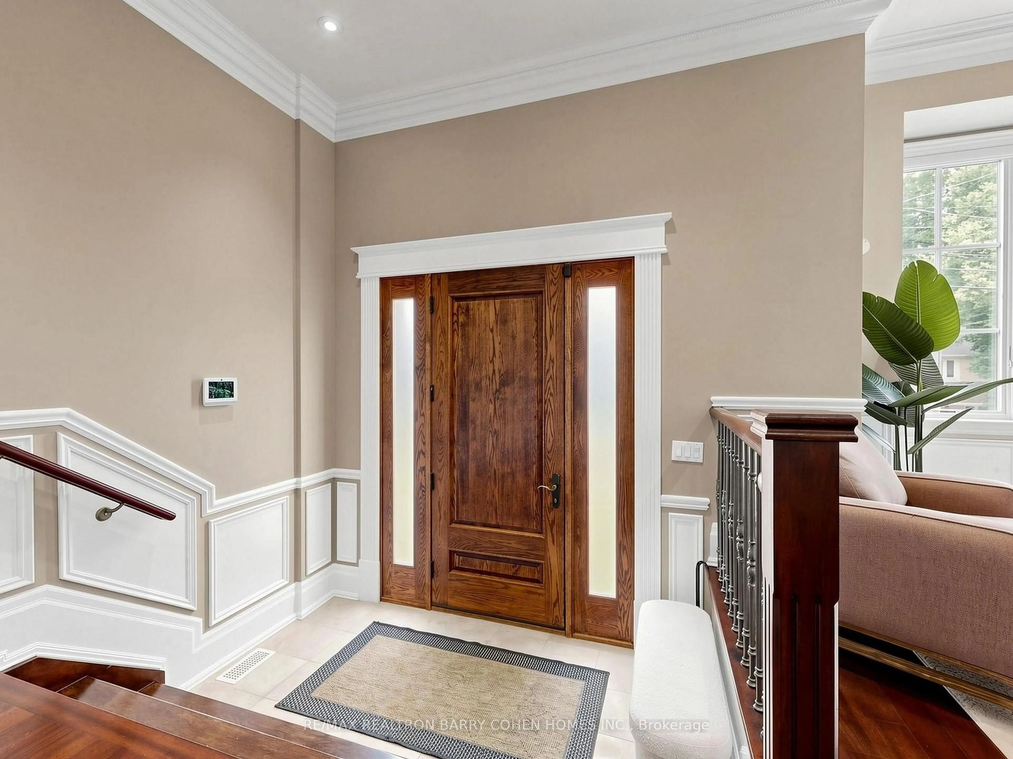 Indoor foyer for 219 Hillsdale Ave, Toronto Ontario M4S 1T7