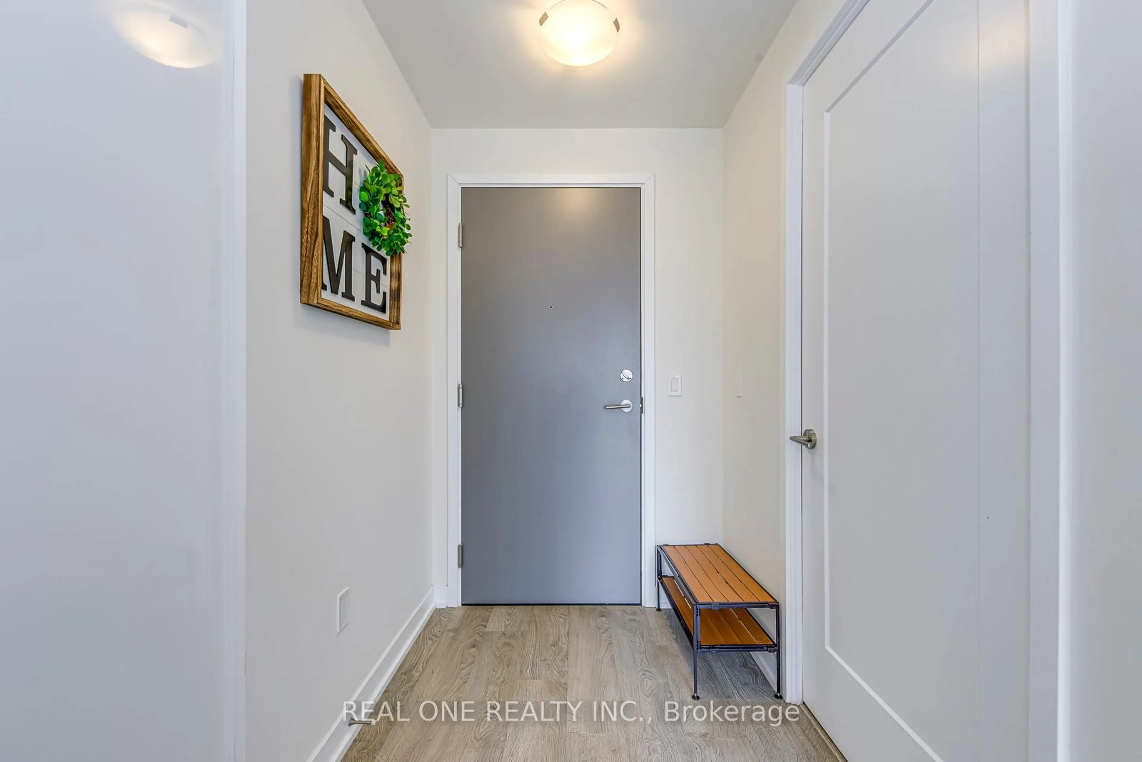 Indoor entryway for 99 JOHN St #1001, Toronto Ontario M5V 0S6