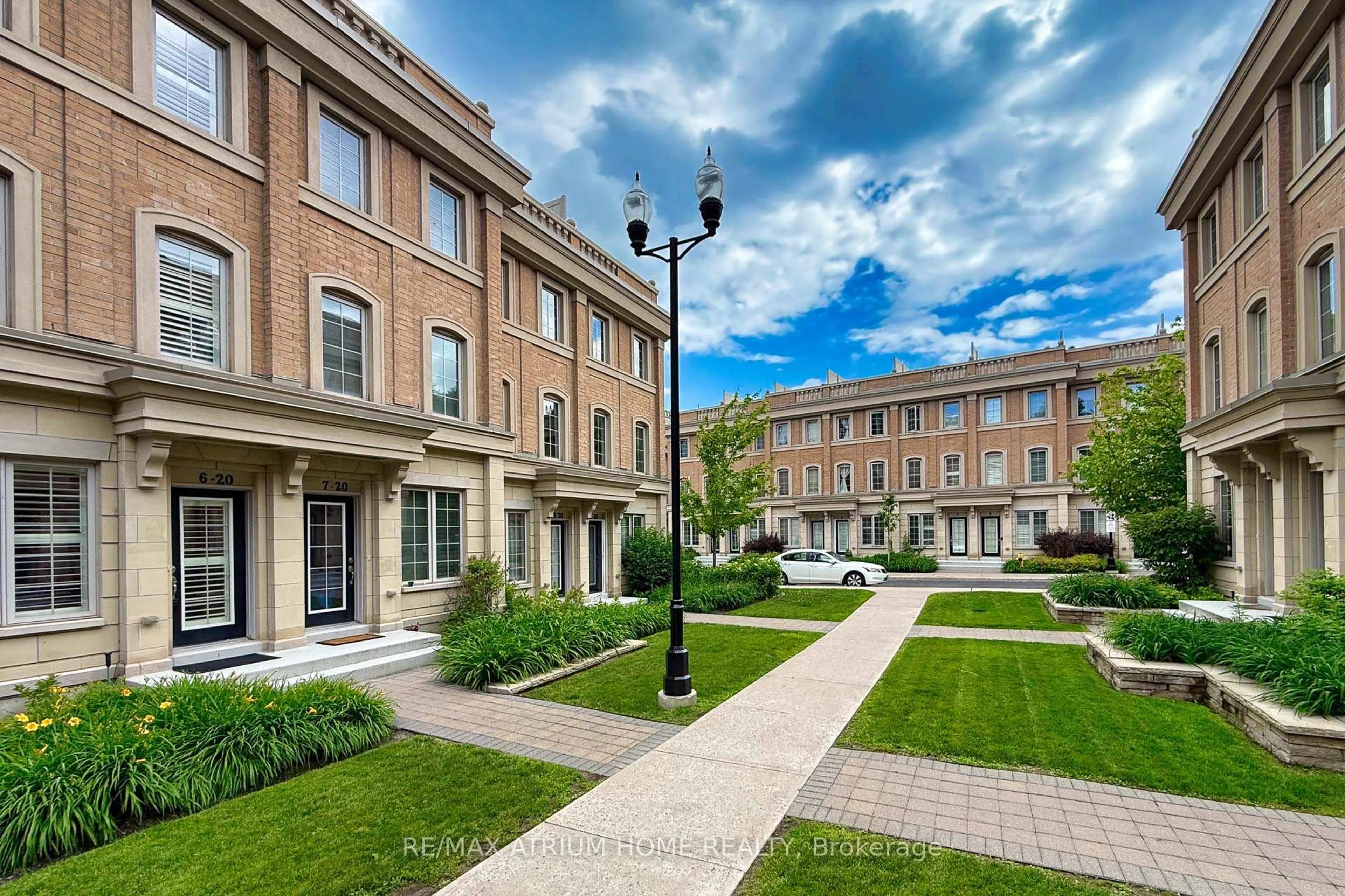 Patio, street for 20 Hargrave Lane #6, Toronto Ontario M4N 0A4